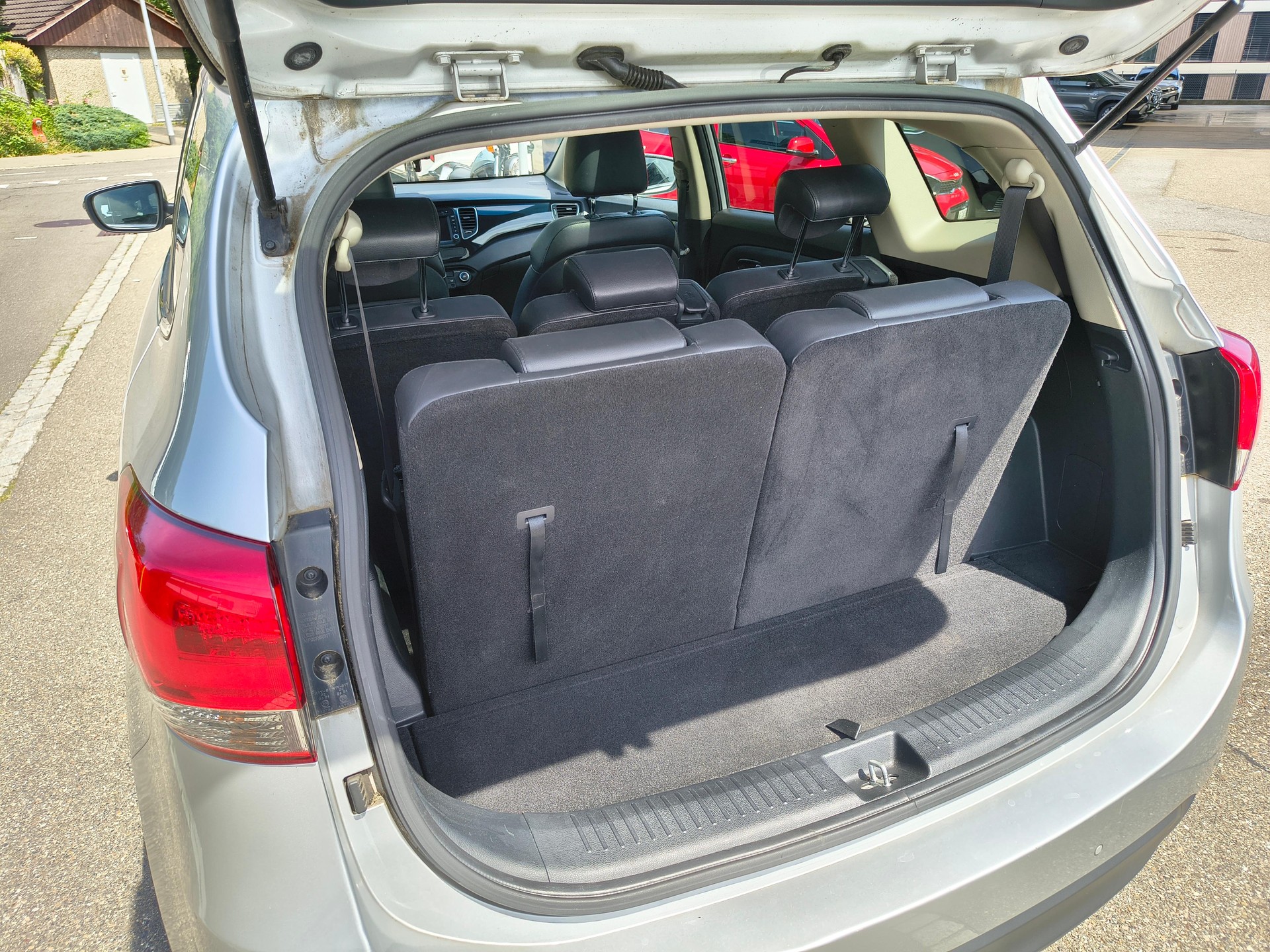 KIA Carens 1.7 CRDi Swiss Eco Edition-image-10