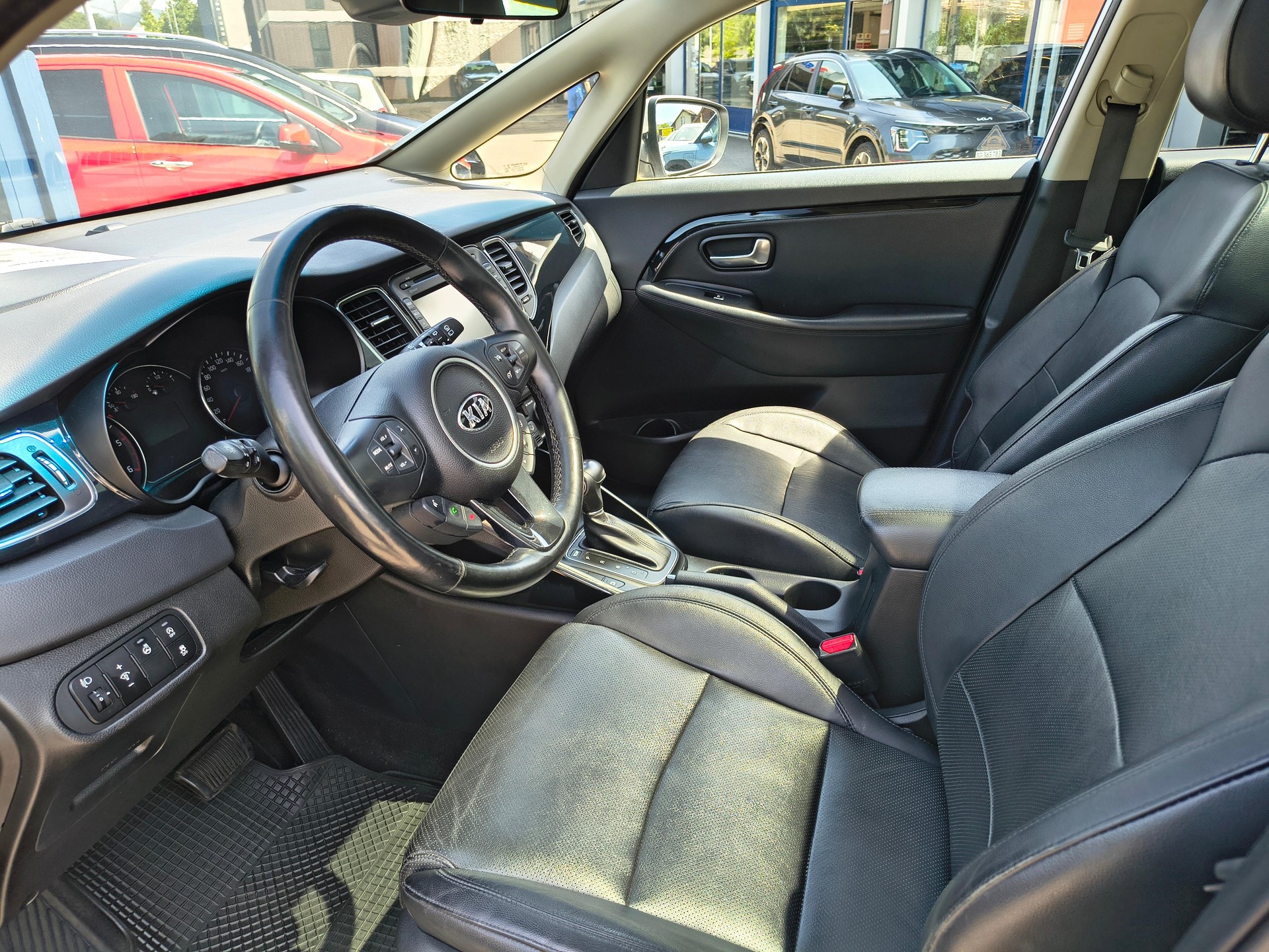 KIA Carens 1.7 CRDi Swiss Eco Edition-image-6