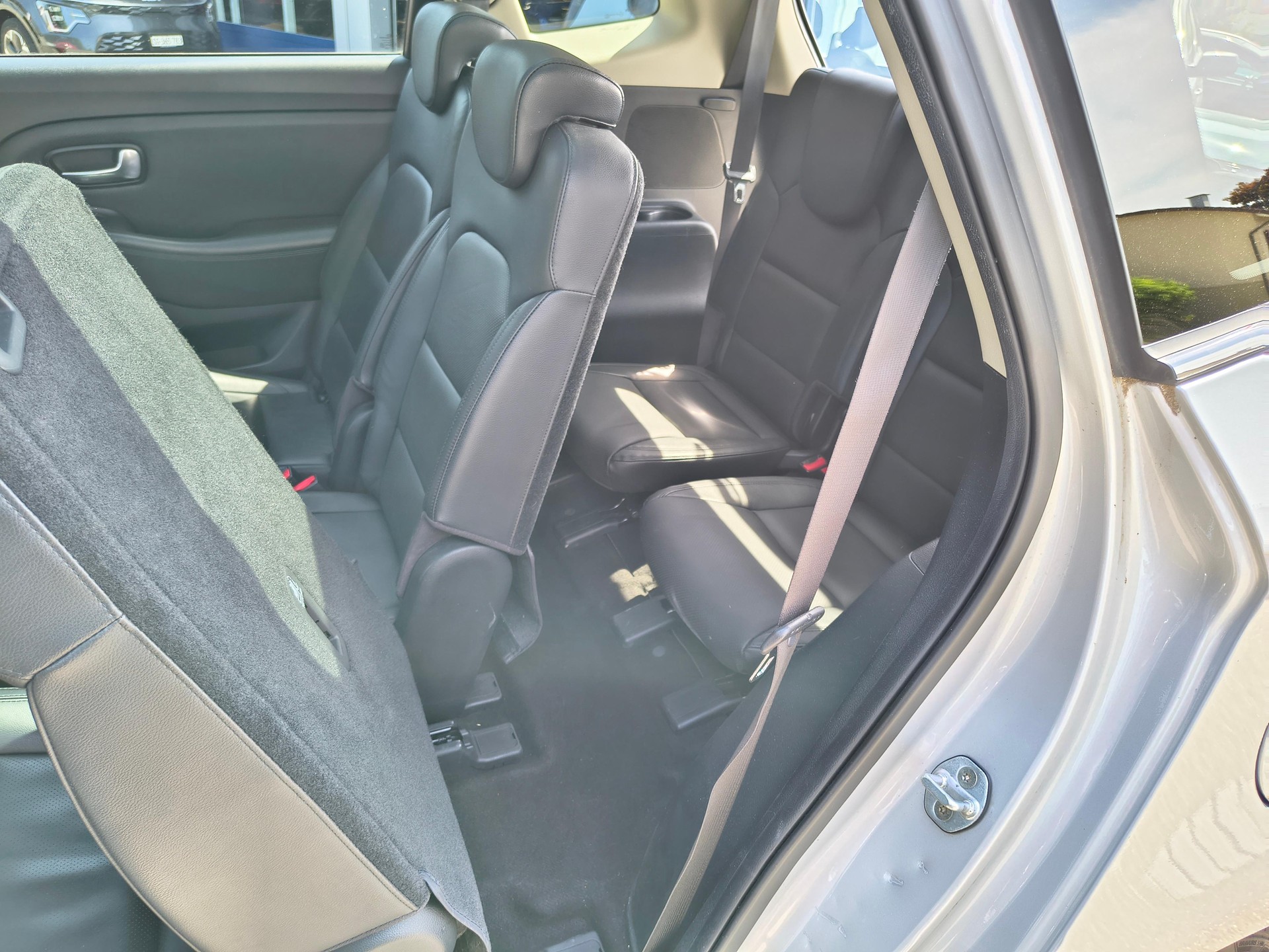 KIA Carens 1.7 CRDi Swiss Eco Edition-image-11