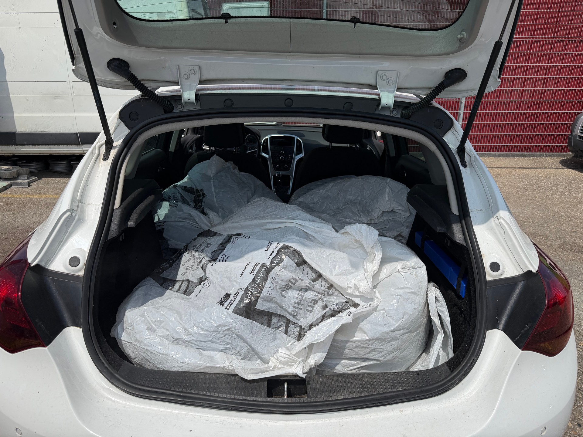 OPEL Astra 1.6i 16V Turbo Enjoy-image-9