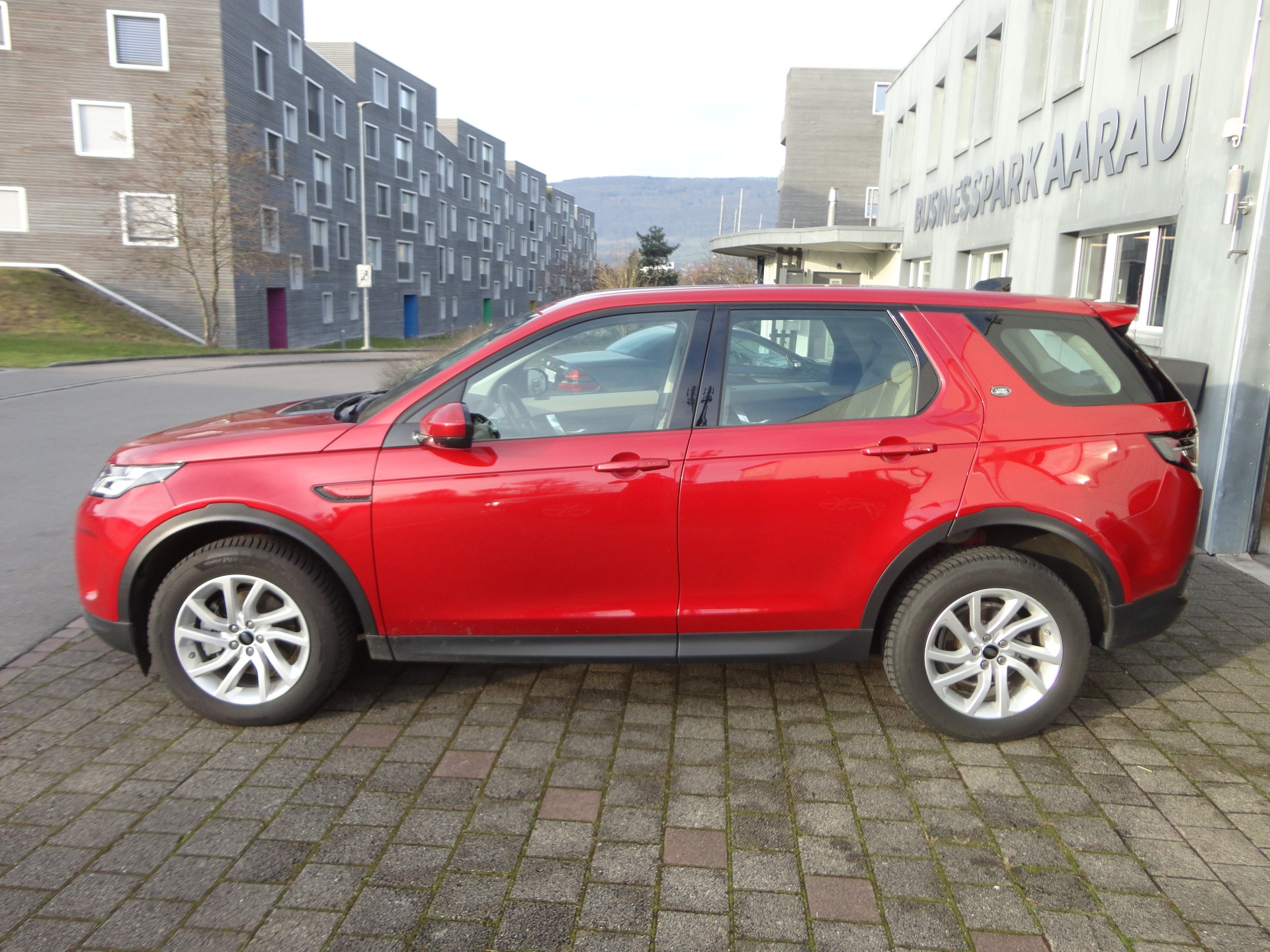 LAND ROVER Discovery Sport P200 2.0 Si4 MHEV Base AT9-image-1