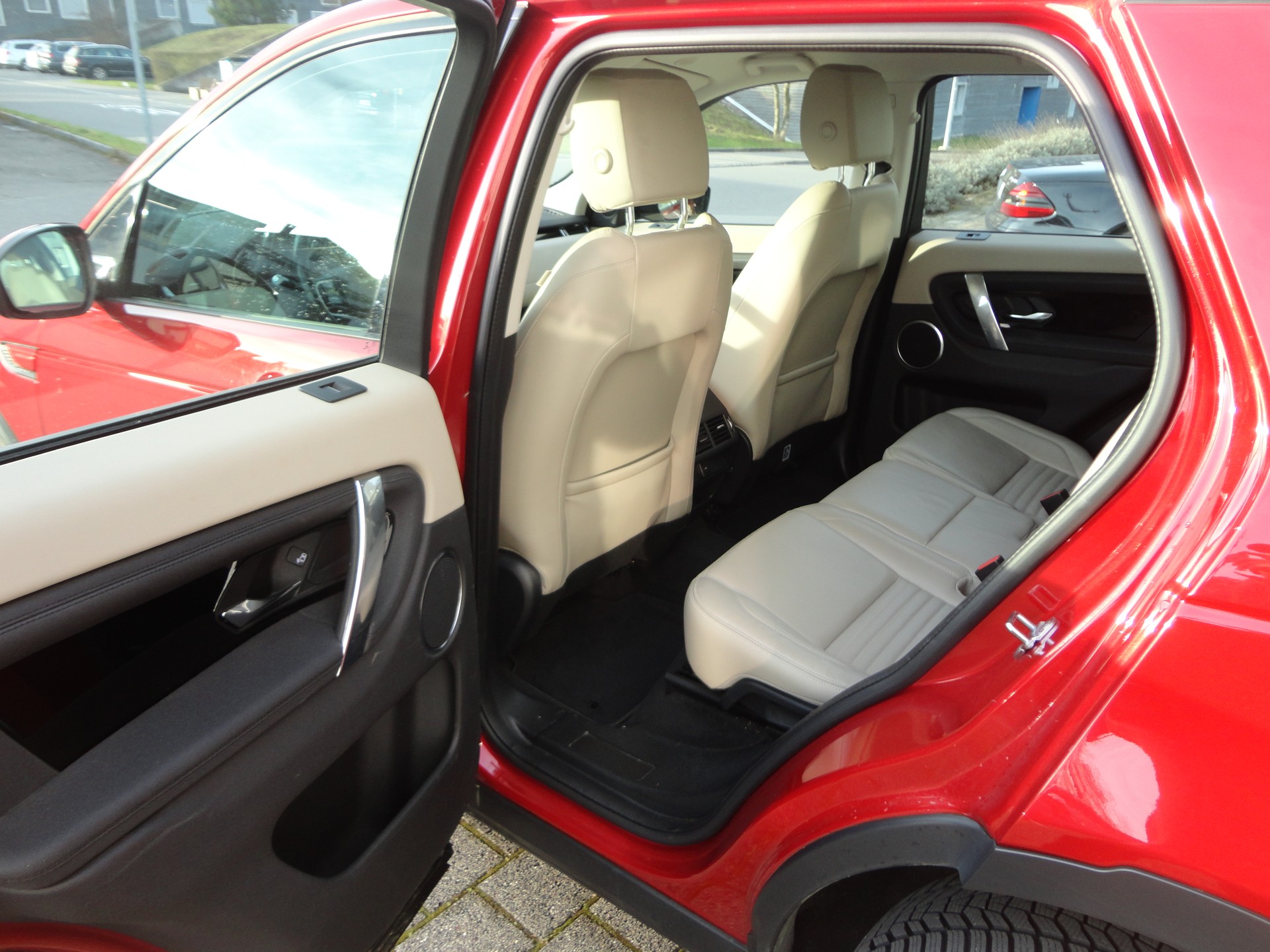 LAND ROVER Discovery Sport P200 2.0 Si4 MHEV Base AT9-image-9