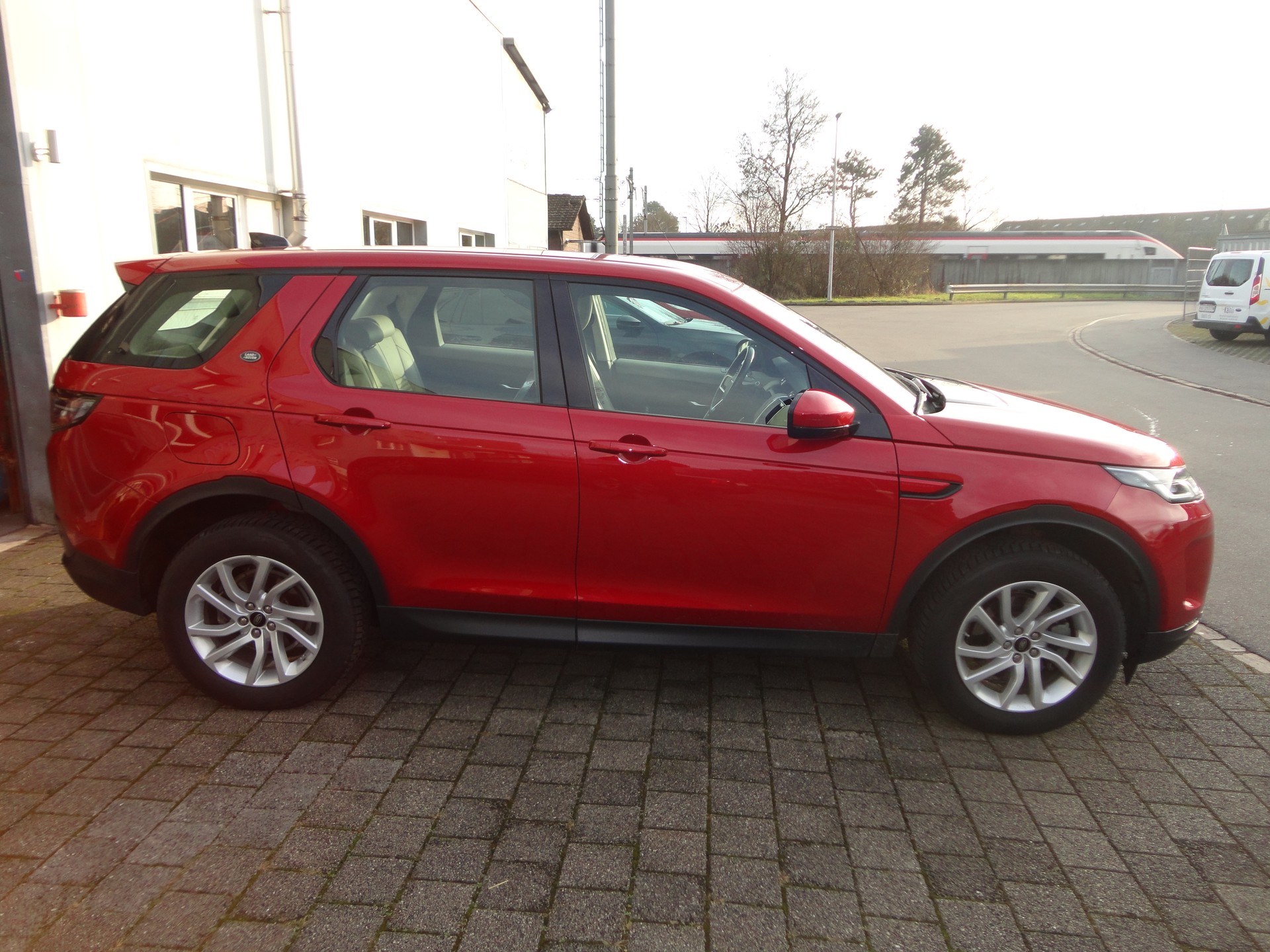 LAND ROVER Discovery Sport P200 2.0 Si4 MHEV Base AT9-image-5