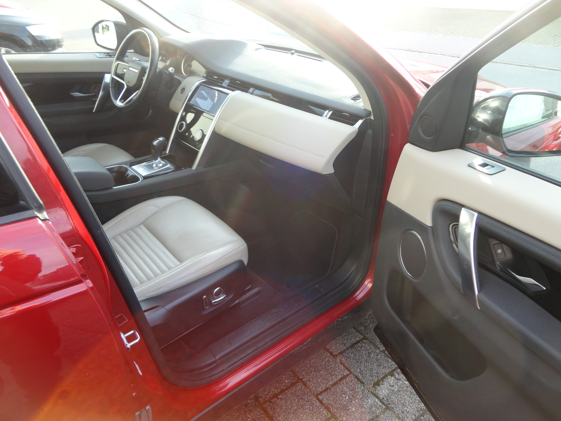 LAND ROVER Discovery Sport P200 2.0 Si4 MHEV Base AT9-image-12