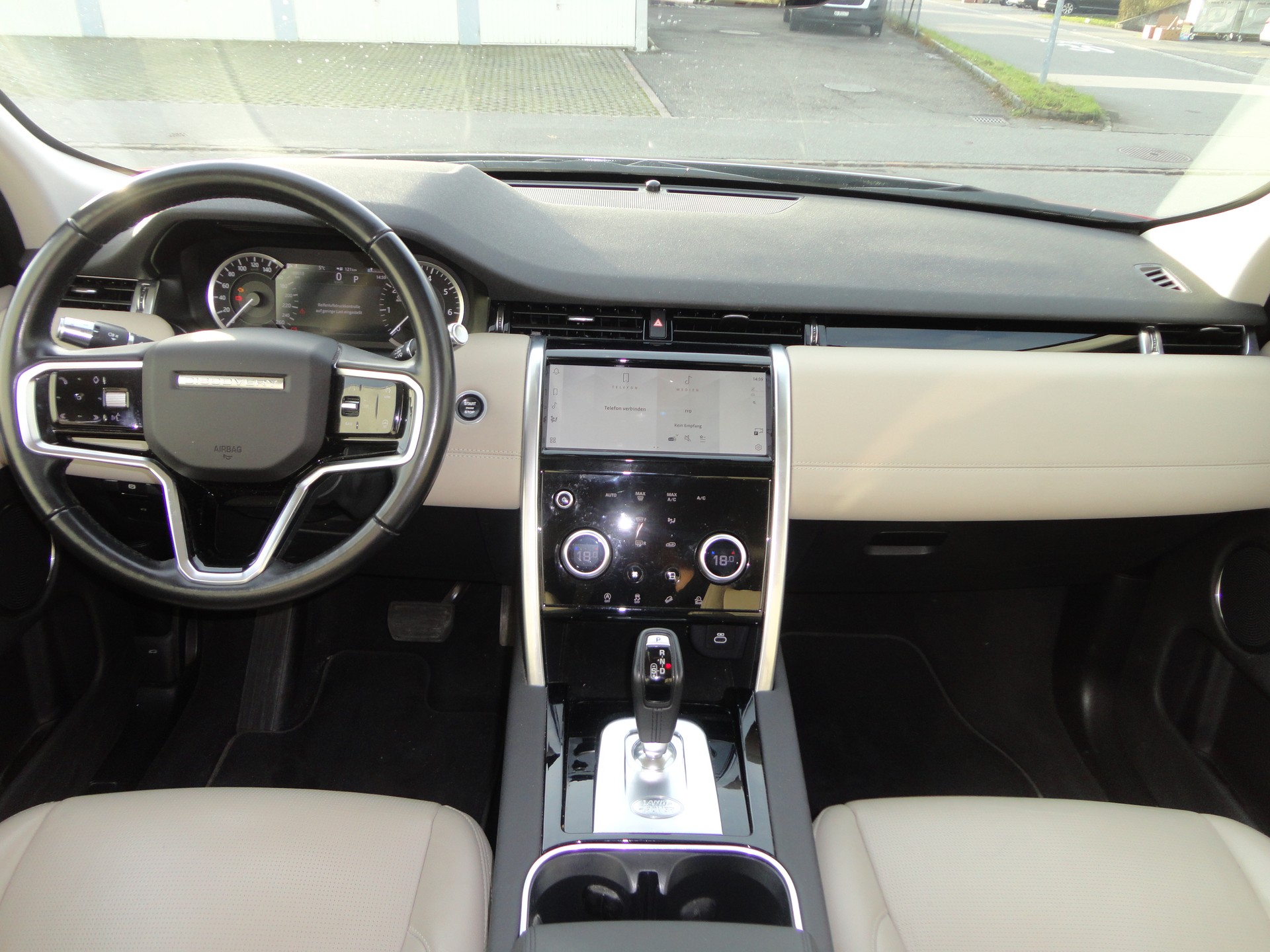 LAND ROVER Discovery Sport P200 2.0 Si4 MHEV Base AT9-image-13
