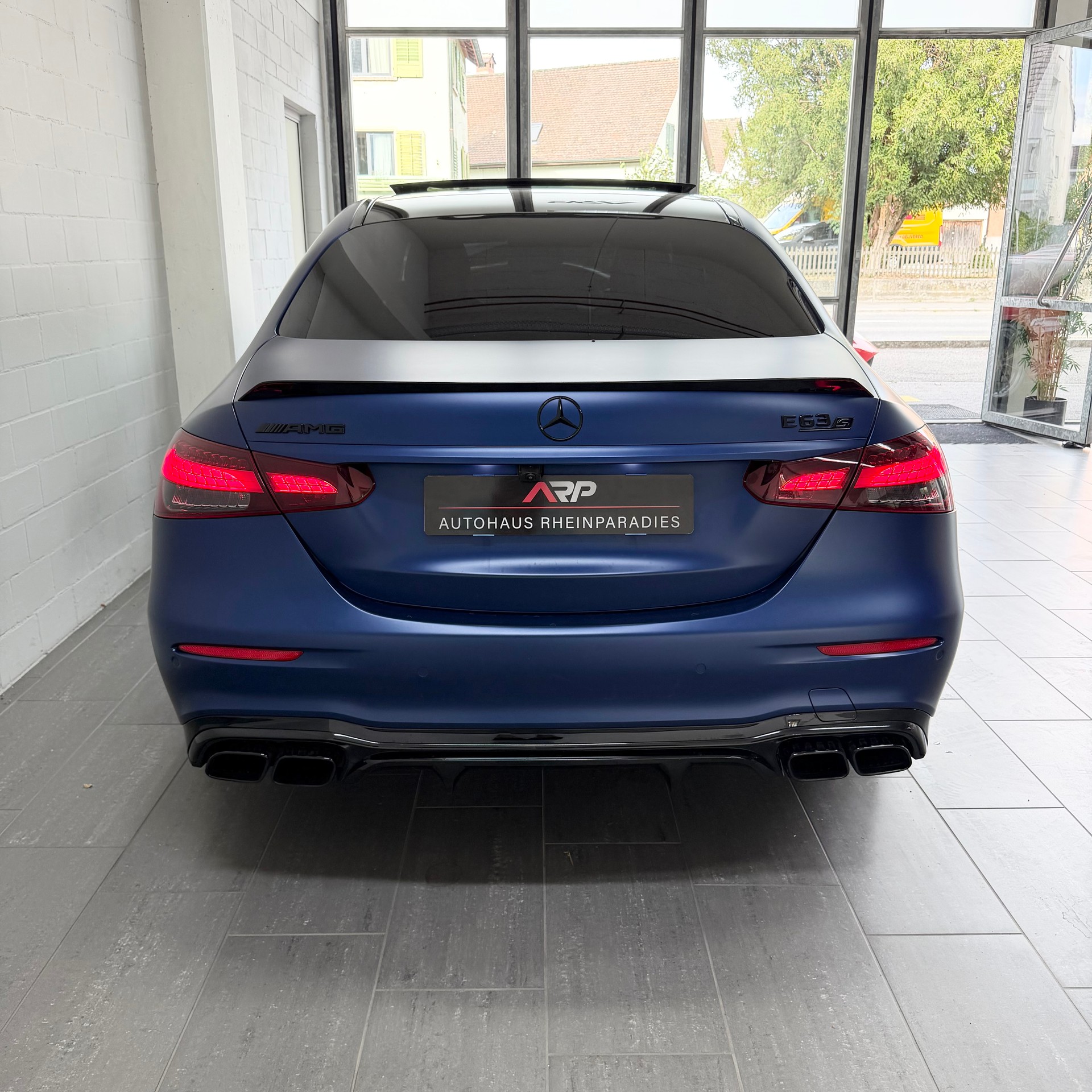 MERCEDES-BENZ AMG E 63 S 4Matic+ Speedshift 9G-TCT * Blau matt * Headup * Burmester * 360 Kamera * Distronic *-image-4
