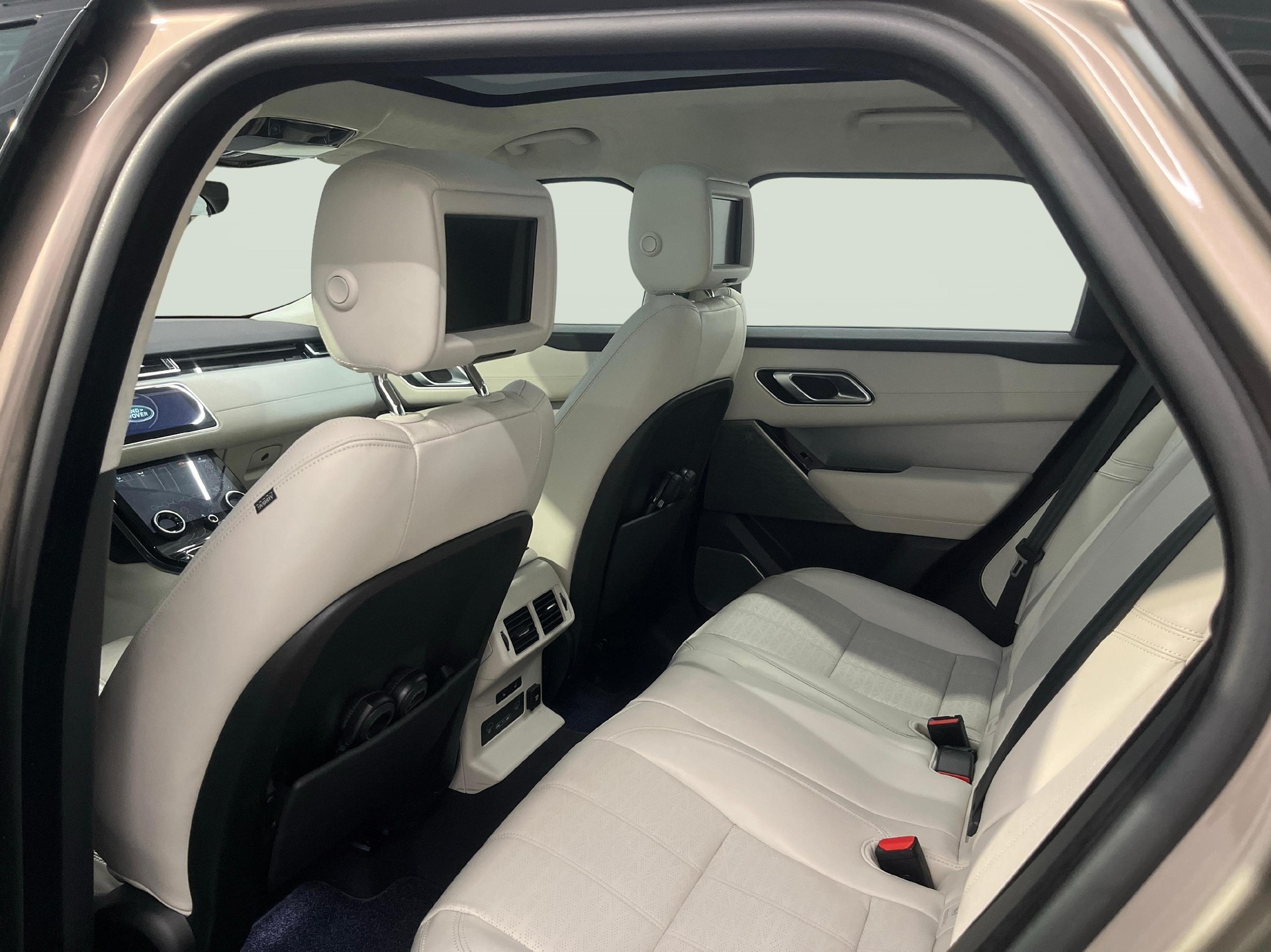 LAND ROVER Range Rover Velar 2.0 T 300 R-Dynamic HSE-image-13