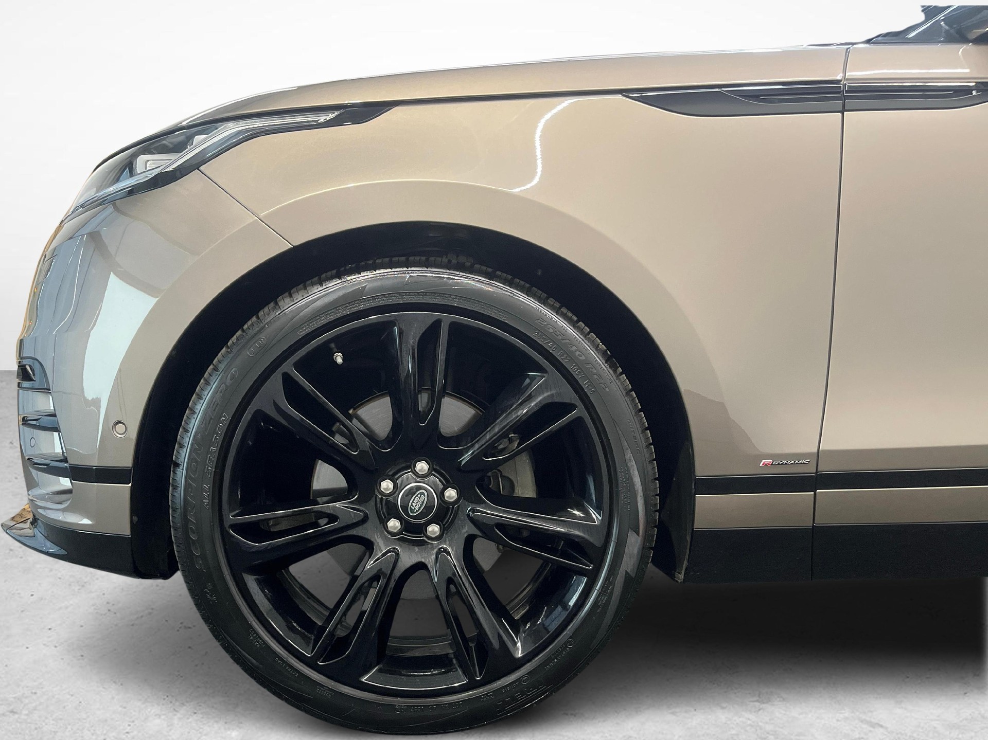 LAND ROVER Range Rover Velar 2.0 T 300 R-Dynamic HSE-image-14