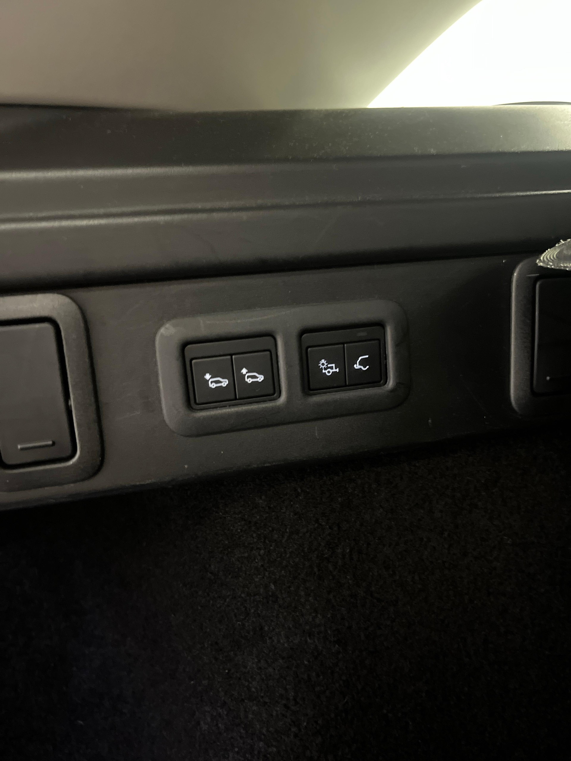 LAND ROVER Range Rover Velar 2.0 T 300 R-Dynamic HSE-image-12