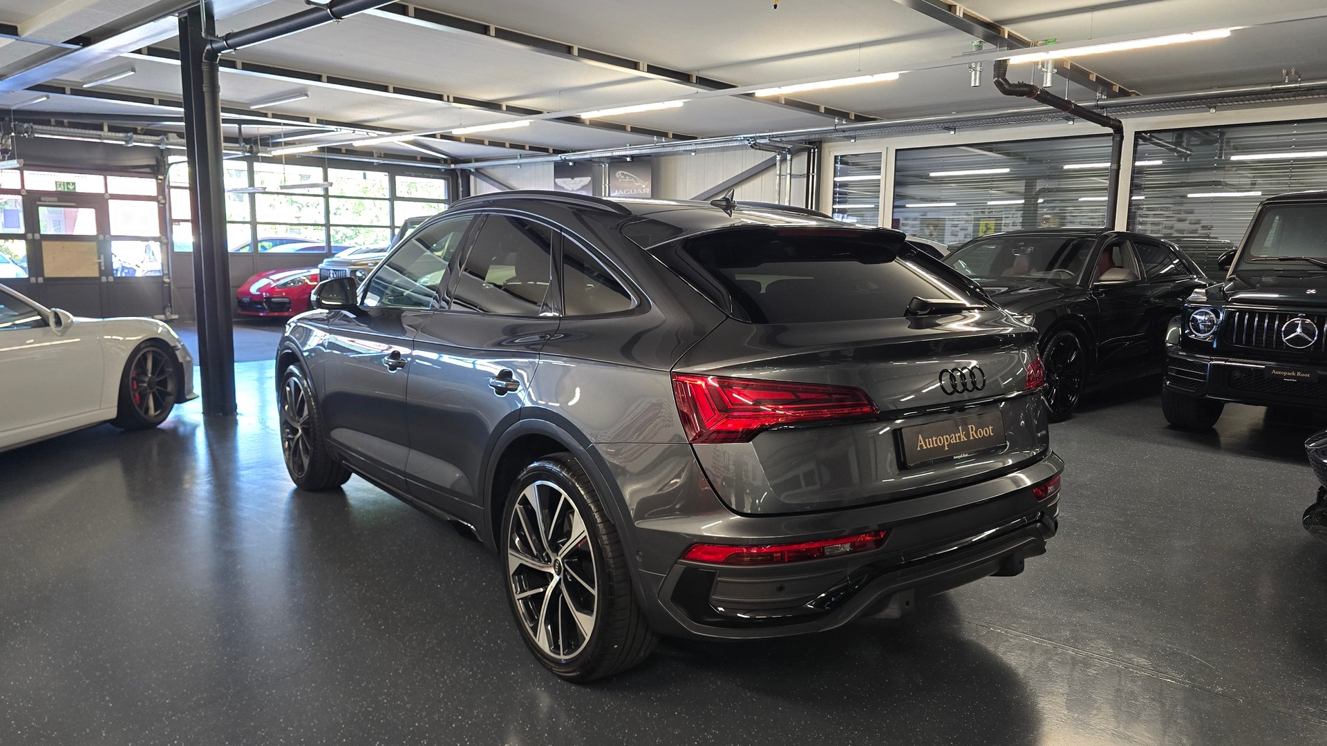 AUDI Q5 Sportback 40 TFSI S line quattro S-tronic-image-8