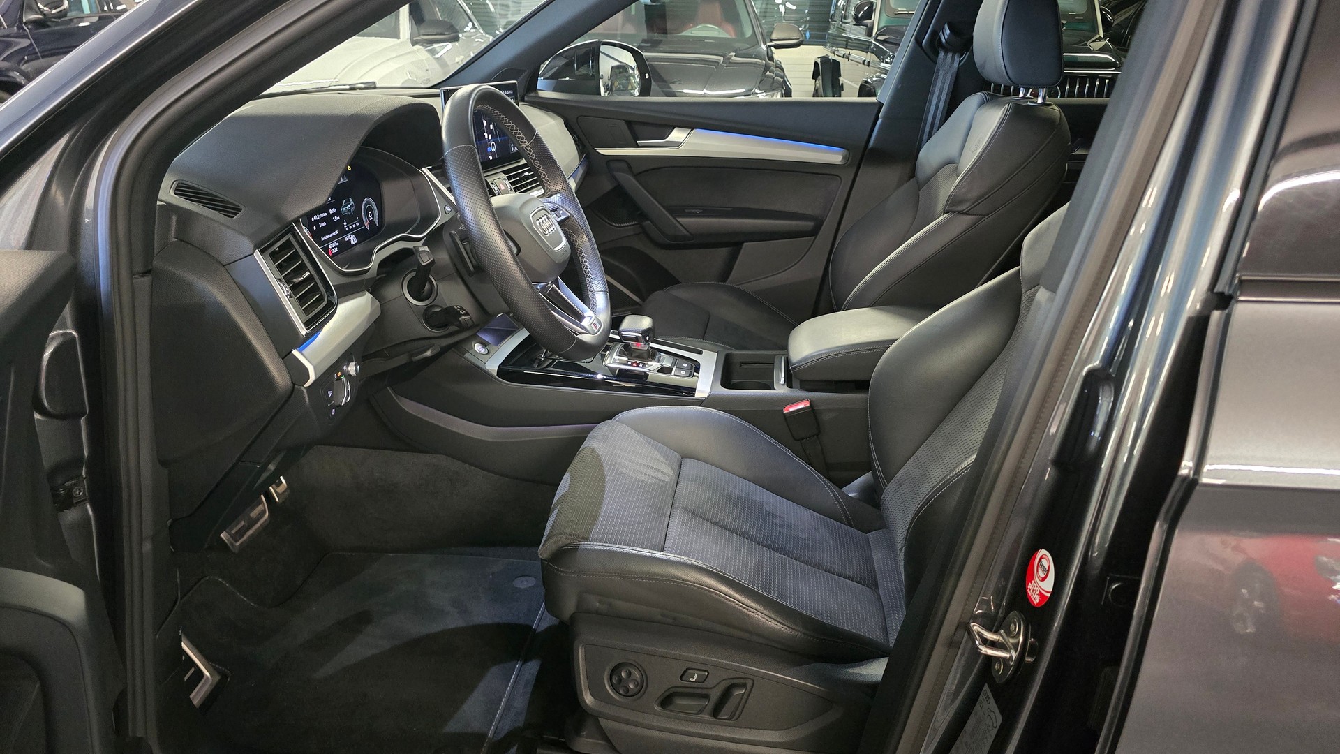 AUDI Q5 Sportback 40 TFSI S line quattro S-tronic-image-16