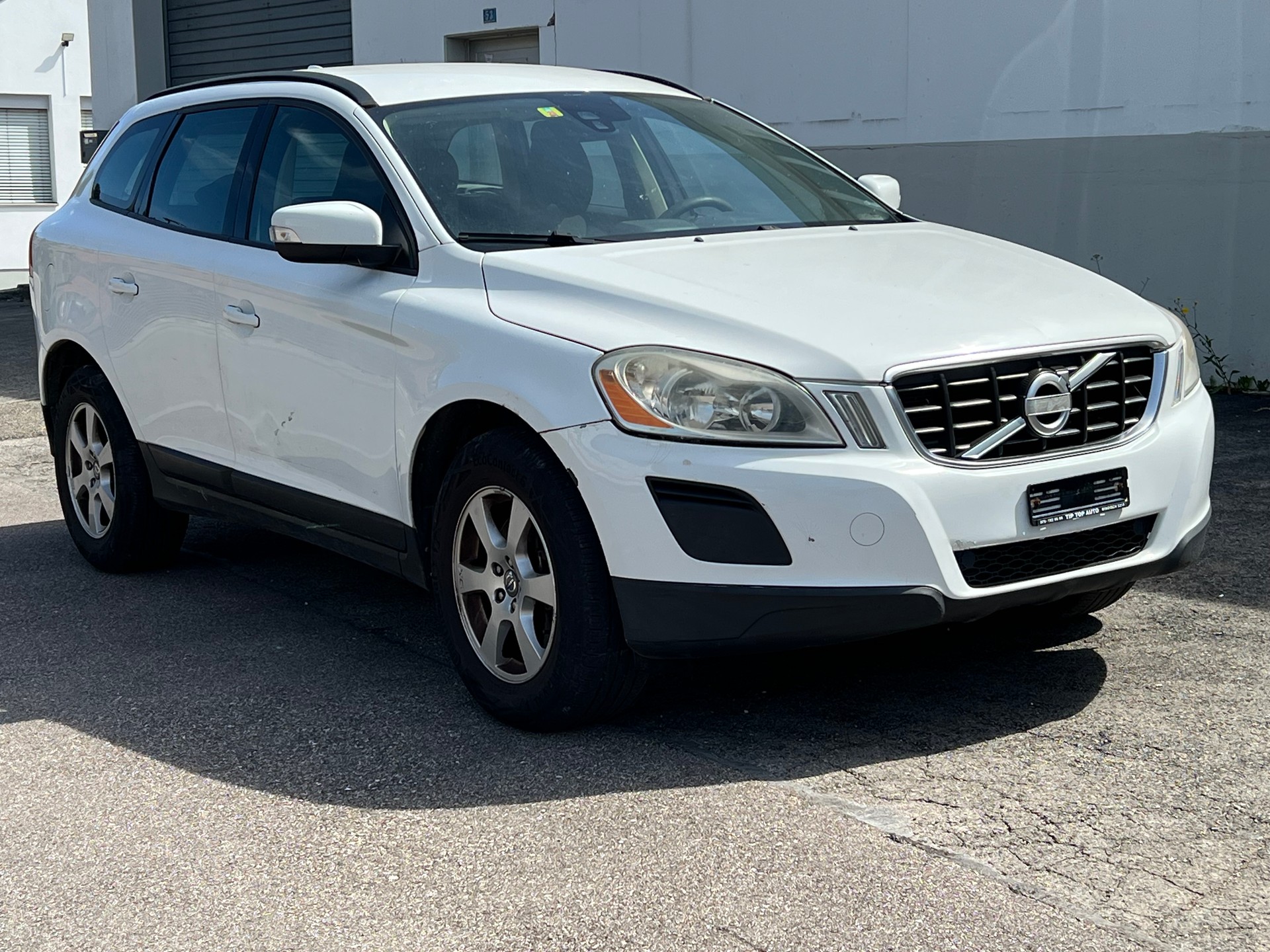 VOLVO XC60 2.4D-image-0