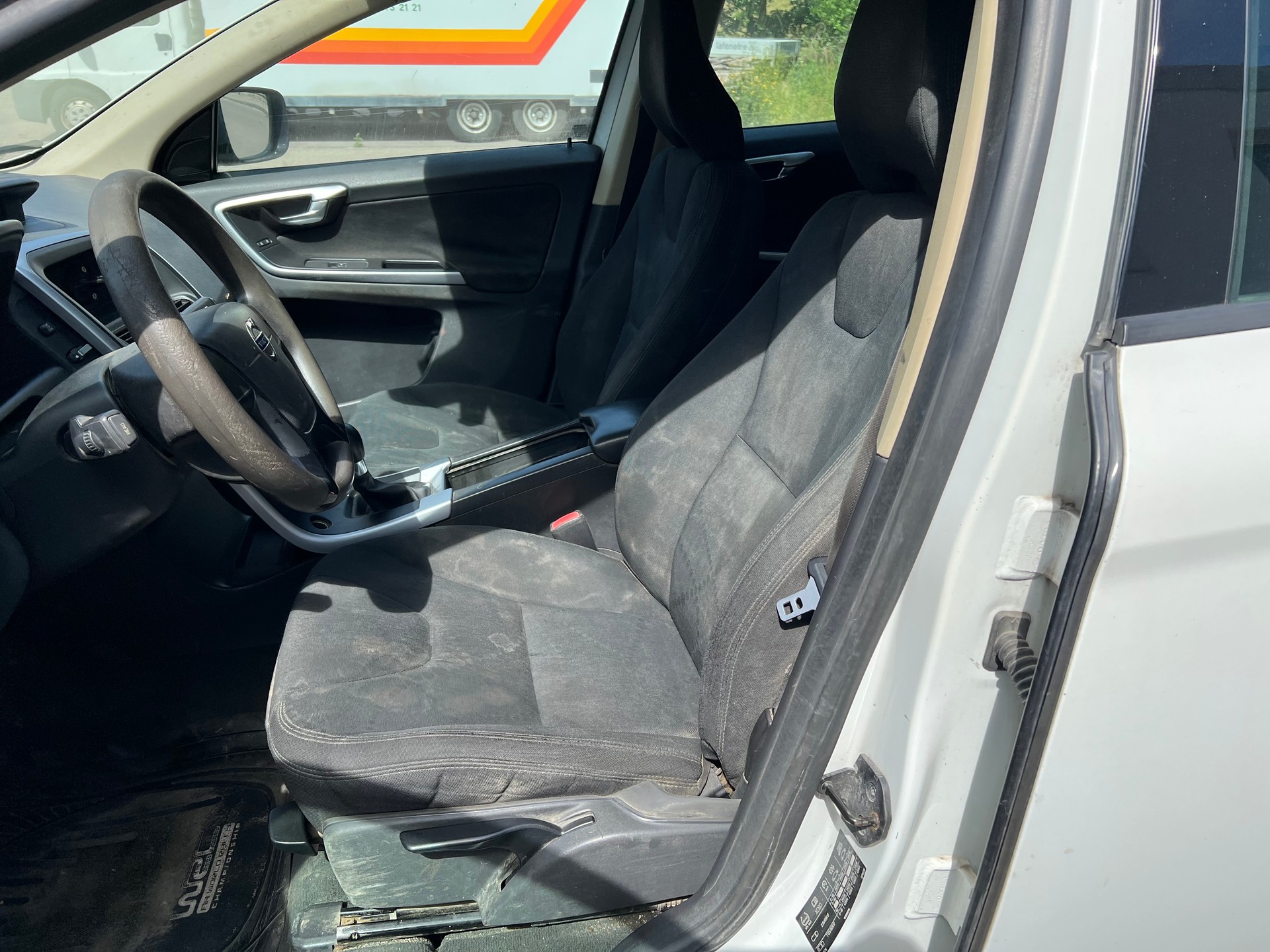 VOLVO XC60 2.4D-image-9