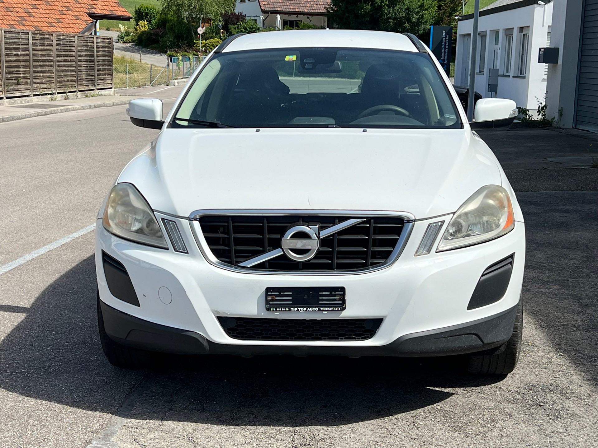 VOLVO XC60 2.4D-image-1