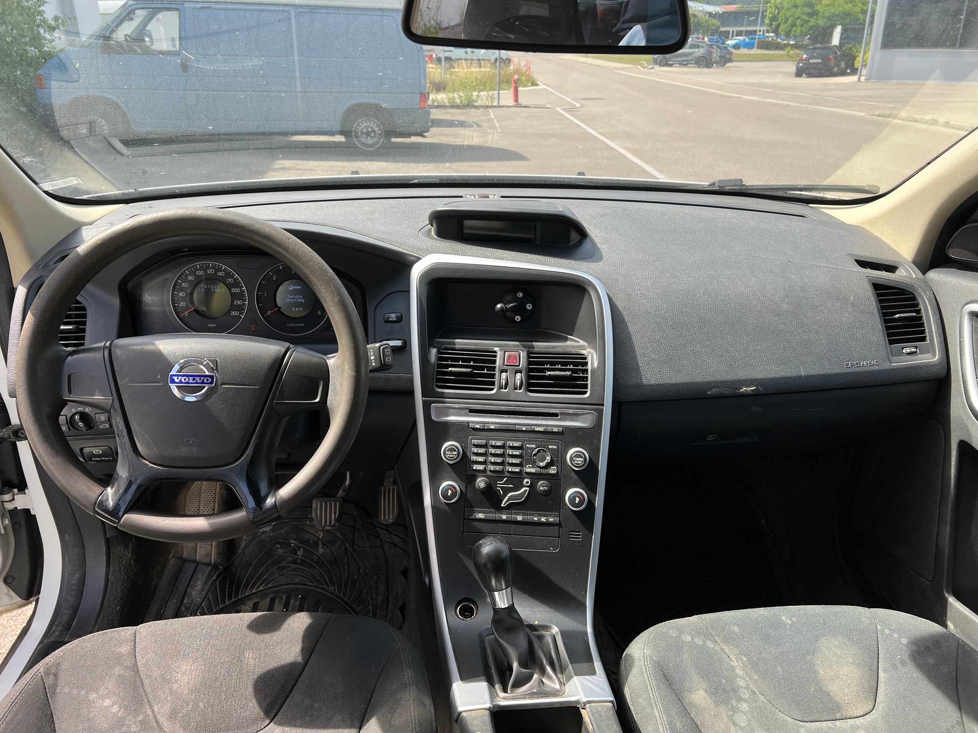 VOLVO XC60 2.4D-image-6