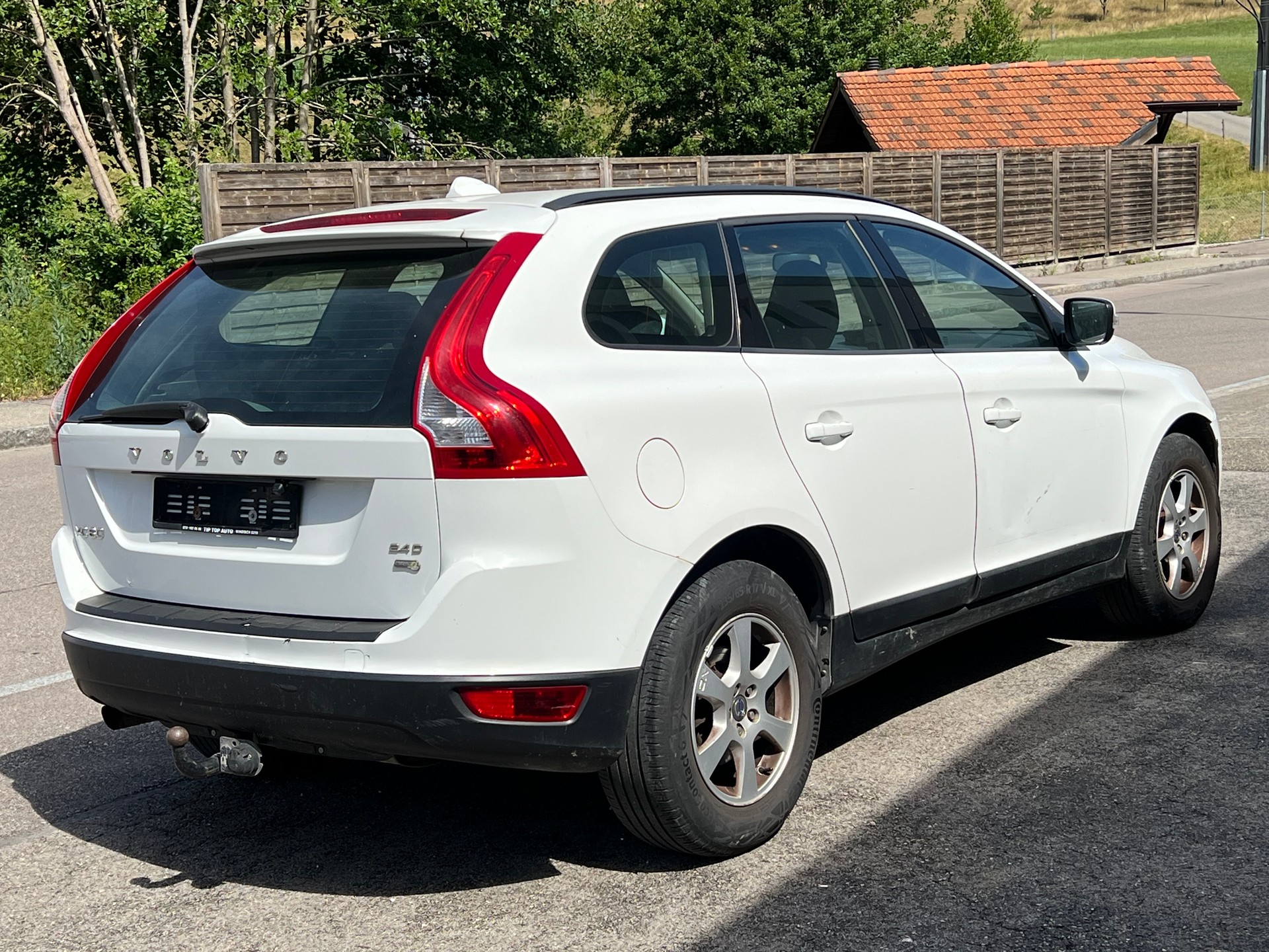 VOLVO XC60 2.4D-image-3