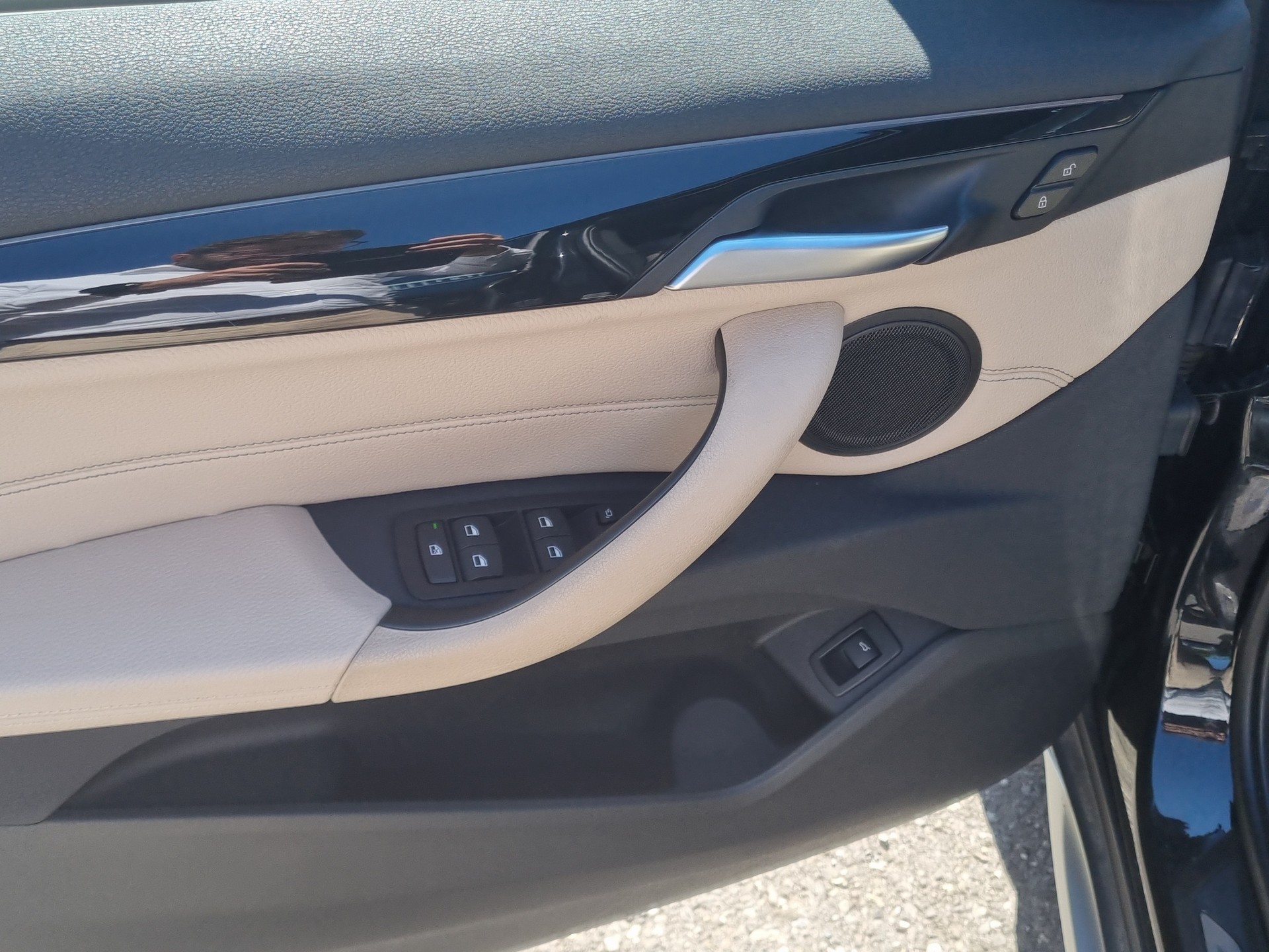 BMW X1 xDrive 20i xLine Steptronic-image-11