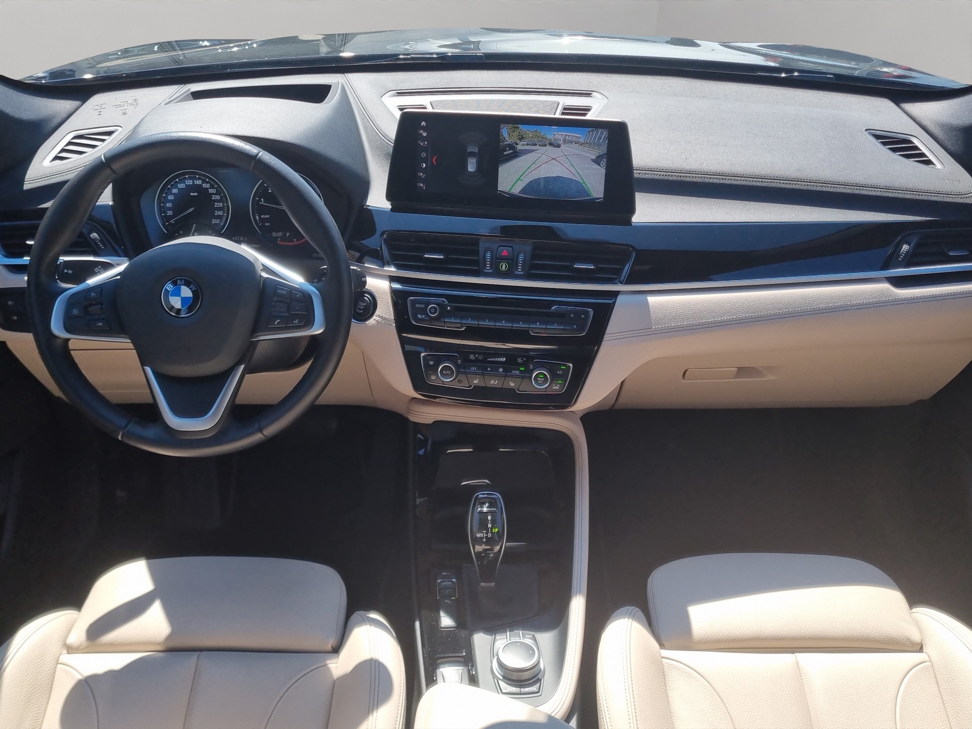 BMW X1 xDrive 20i xLine Steptronic-image-15