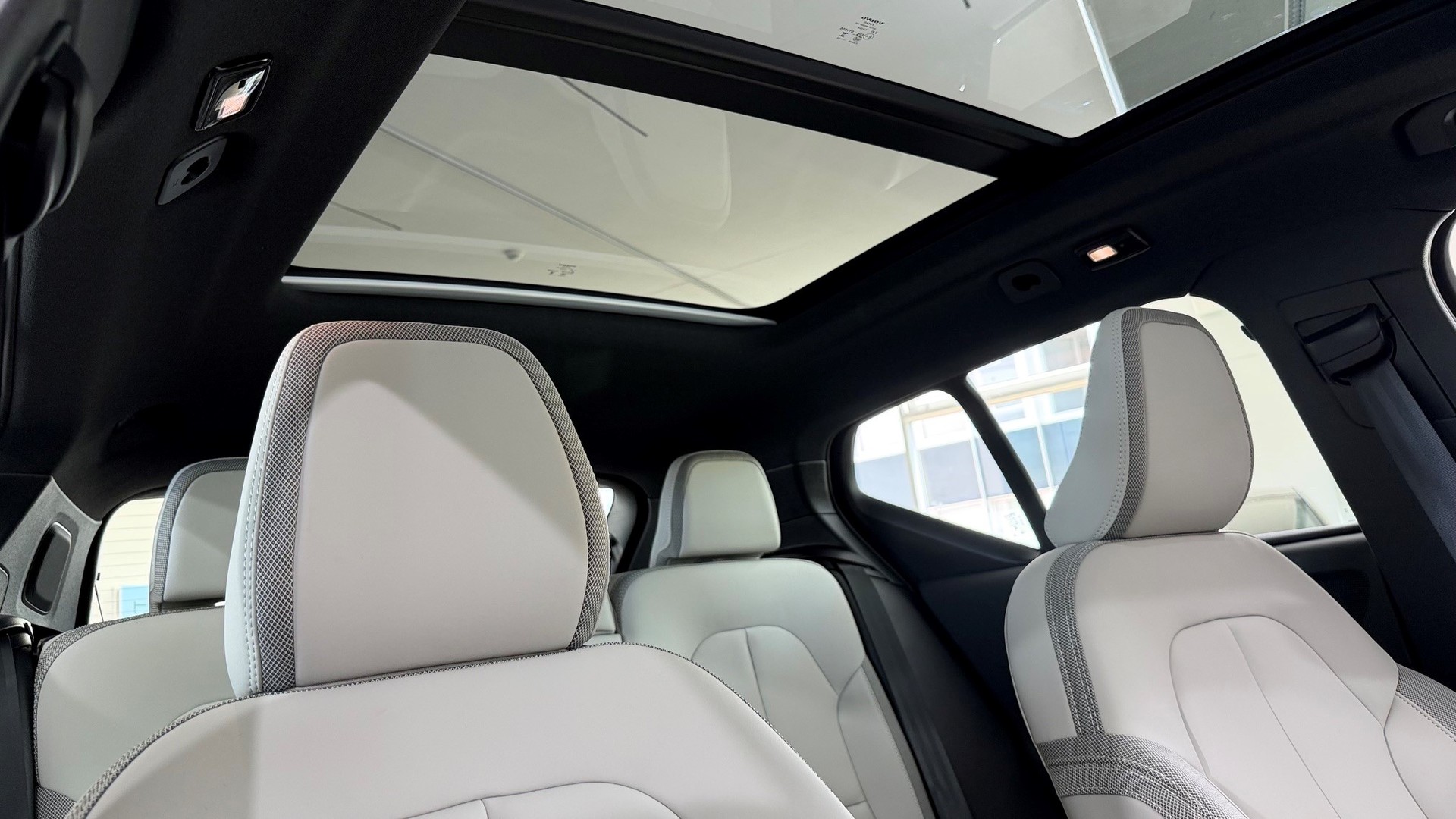 VOLVO EX40 Twin Ultra AWD-image-7