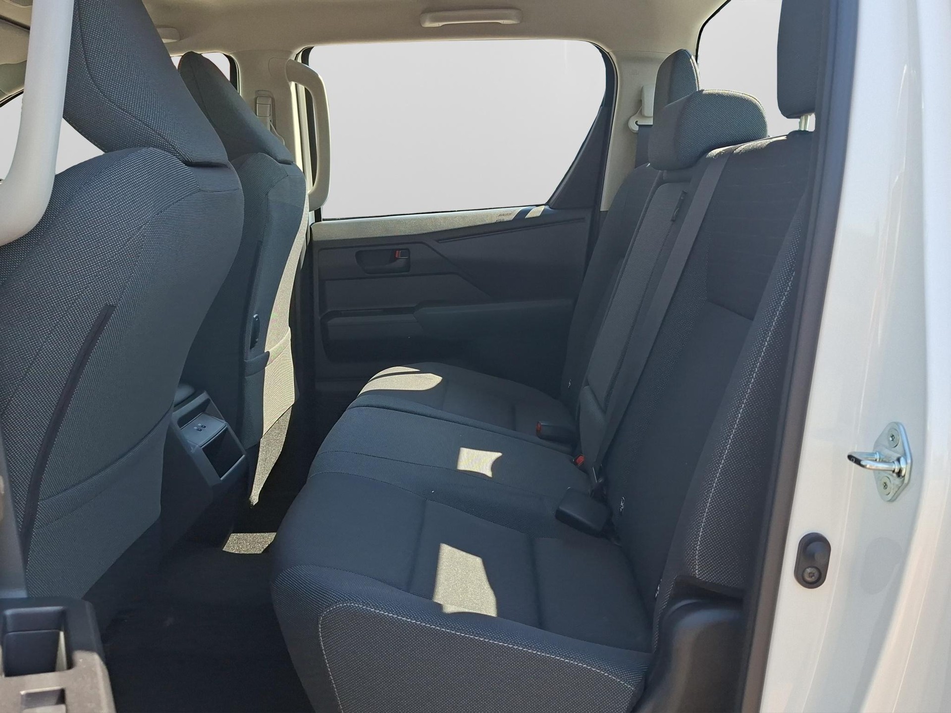 TOYOTA Hilux Double Cab.-Pick-up 59KWh Comfort-image-8