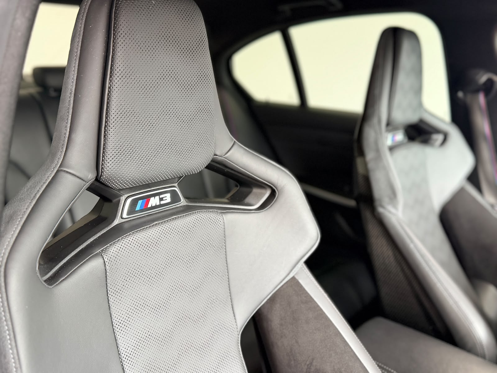 BMW M3 Competition M xDrive* Traumaustattung *-image-11
