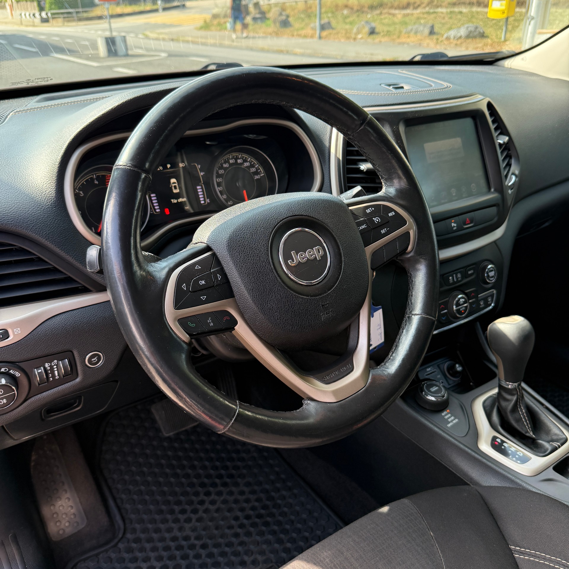 JEEP Cherokee 2.2TD Longitude AWD 9ATX-image-9
