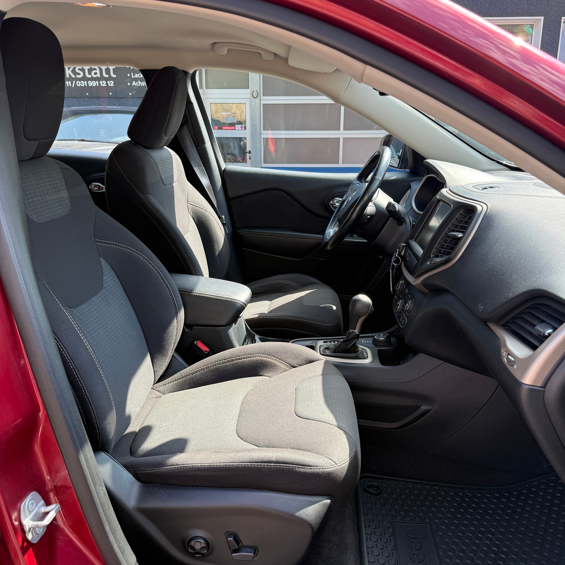 JEEP Cherokee 2.2TD Longitude AWD 9ATX-image-12