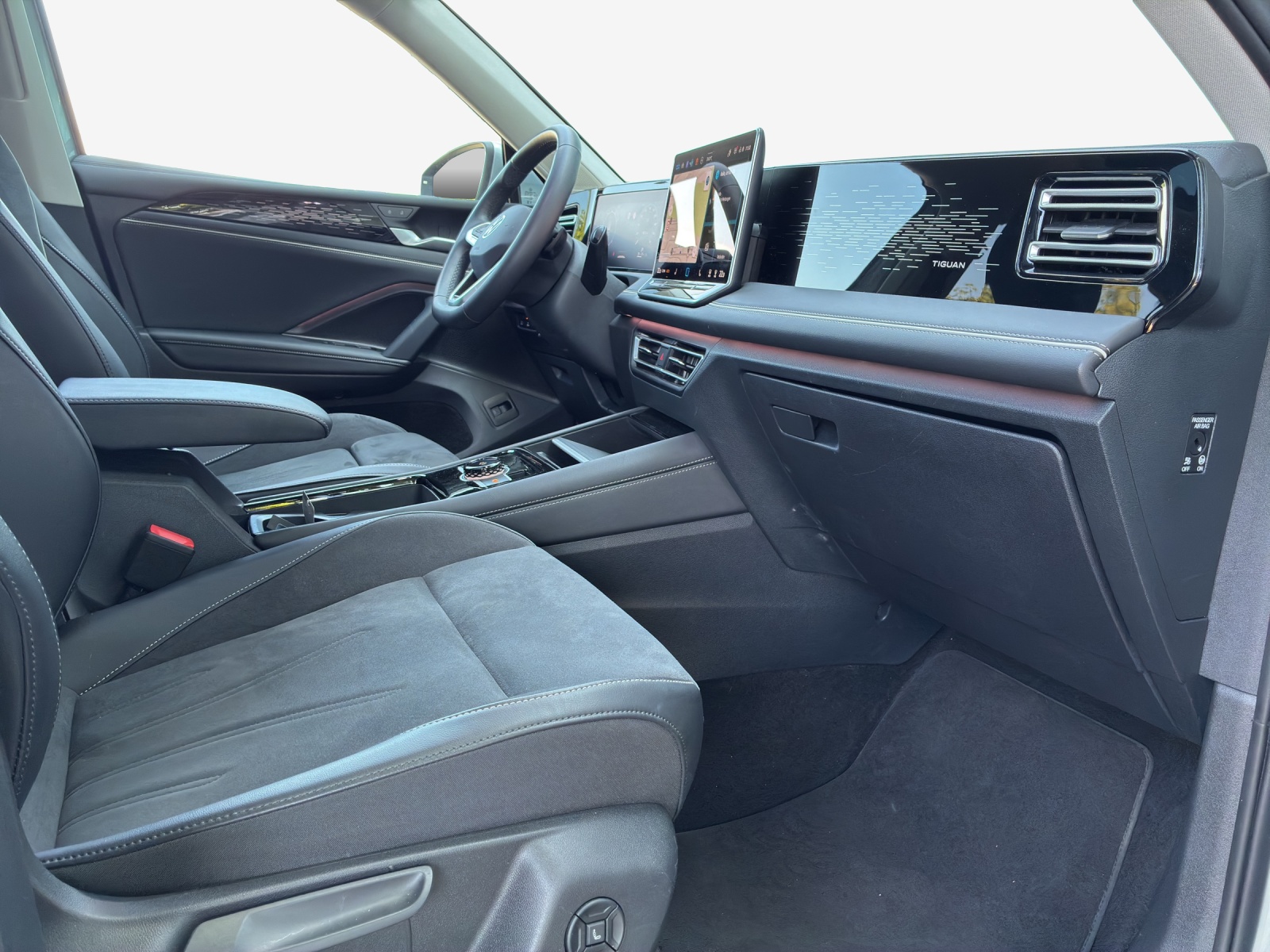 VW Tiguan 2.0 TSI DSG Elegance 4Motion-image-14