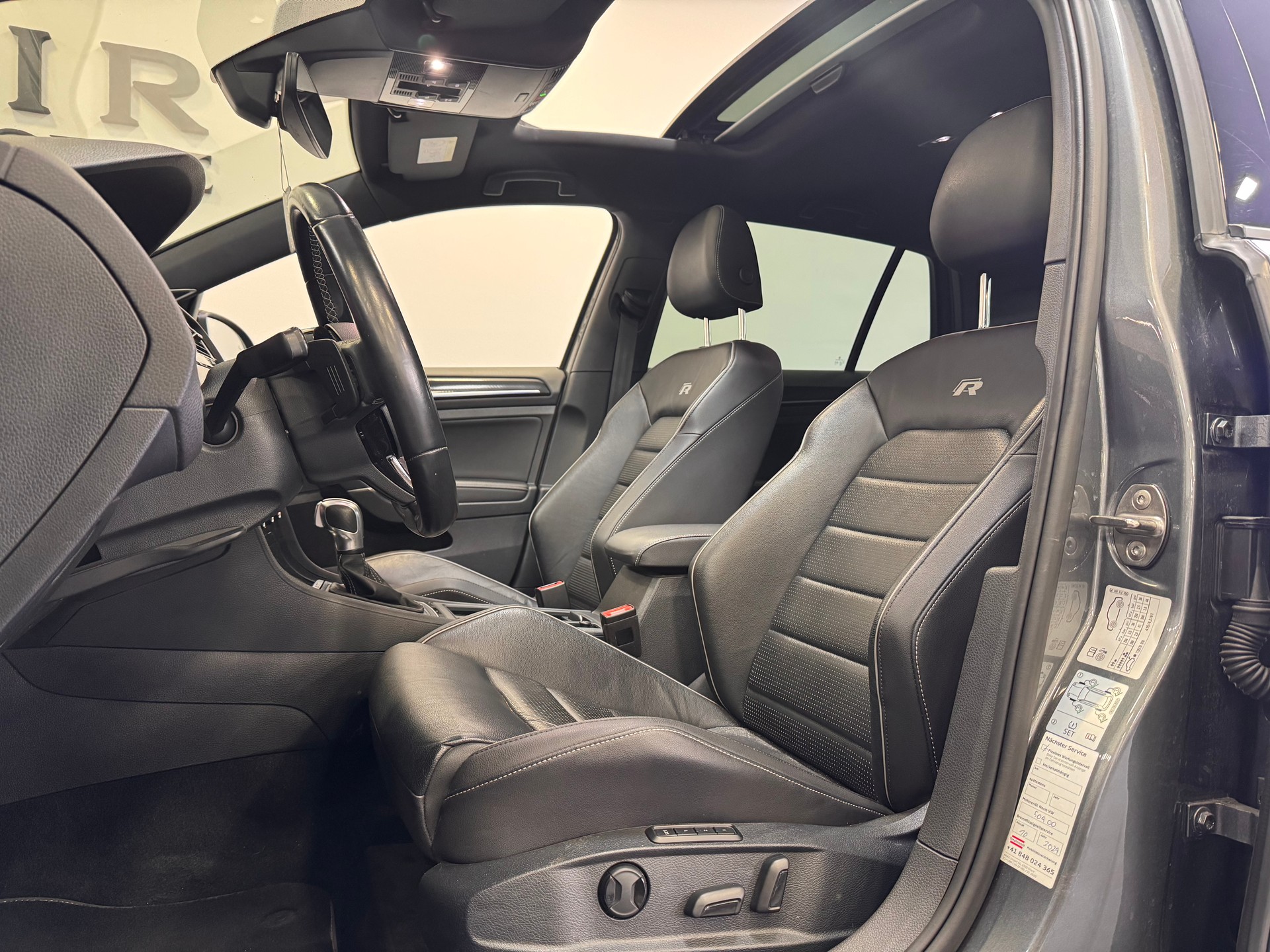 VW Golf 2.0 TSI R 4Motion DSG *Panorama / R-Performance Paket / Leder Vienna / LED / Virtual Cockpit*-image-7