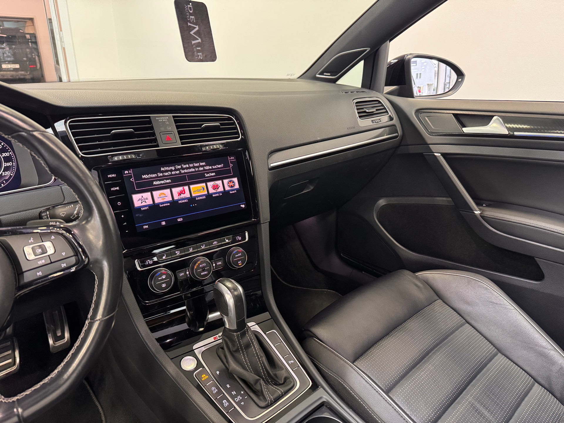 VW Golf 2.0 TSI R 4Motion DSG *Panorama / R-Performance Paket / Leder Vienna / LED / Virtual Cockpit*-image-12