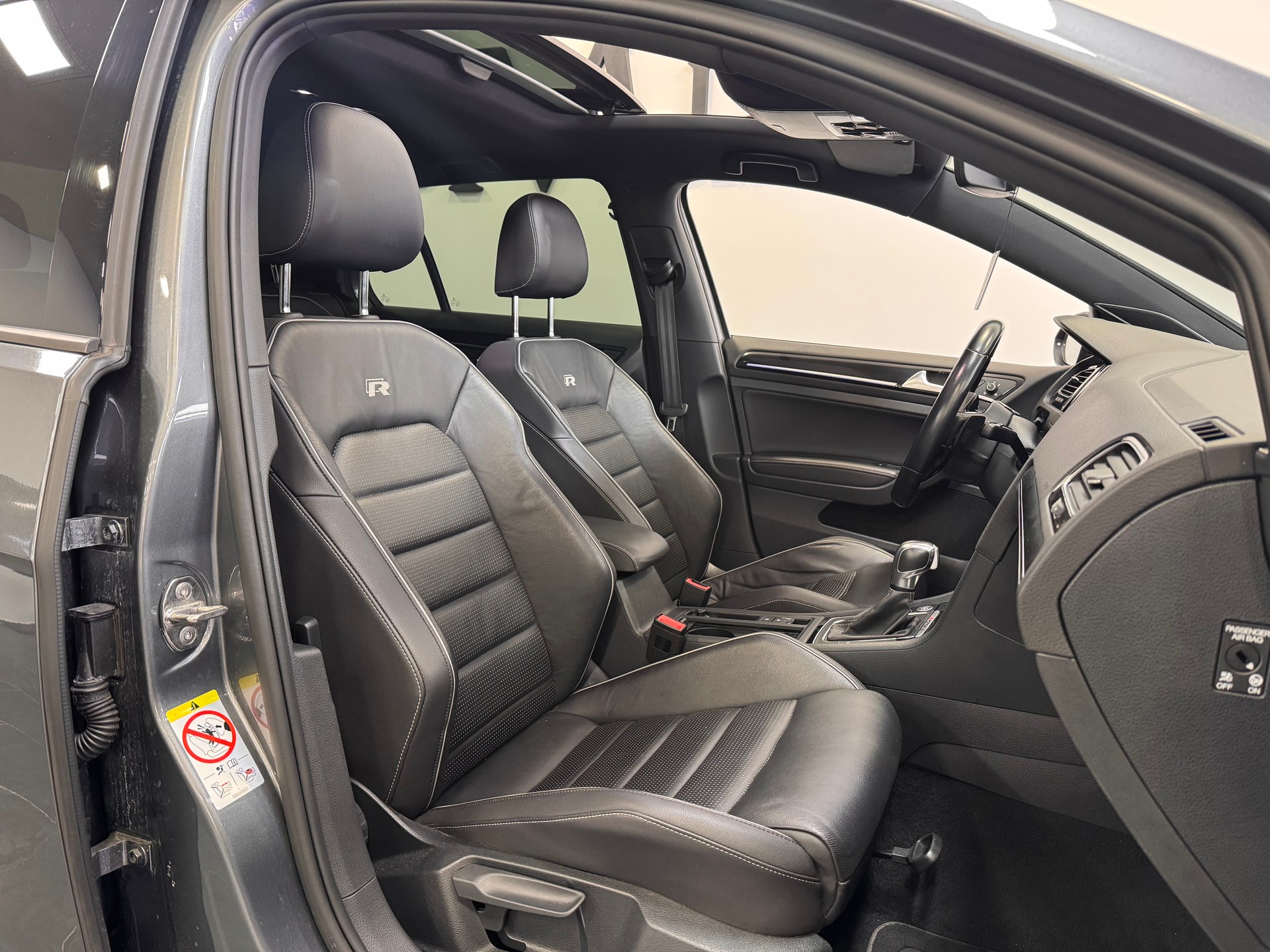 VW Golf 2.0 TSI R 4Motion DSG *Panorama / R-Performance Paket / Leder Vienna / LED / Virtual Cockpit*-image-10
