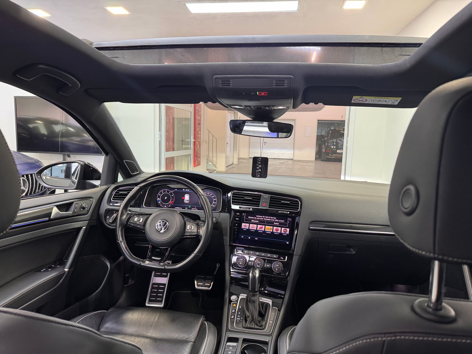 VW Golf 2.0 TSI R 4Motion DSG *Panorama / R-Performance Paket / Leder Vienna / LED / Virtual Cockpit*-image-13
