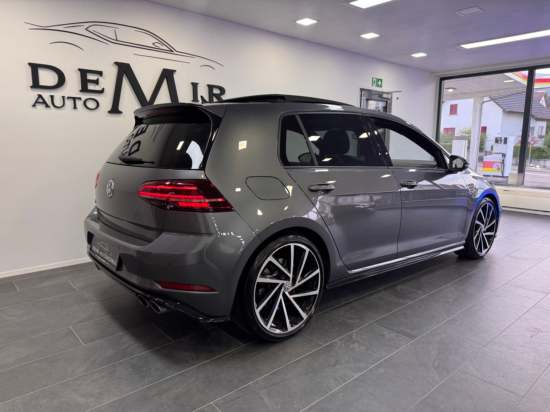 VW Golf 2.0 TSI R 4Motion DSG *Panorama / R-Performance Paket / Leder Vienna / LED / Virtual Cockpit*-image-3