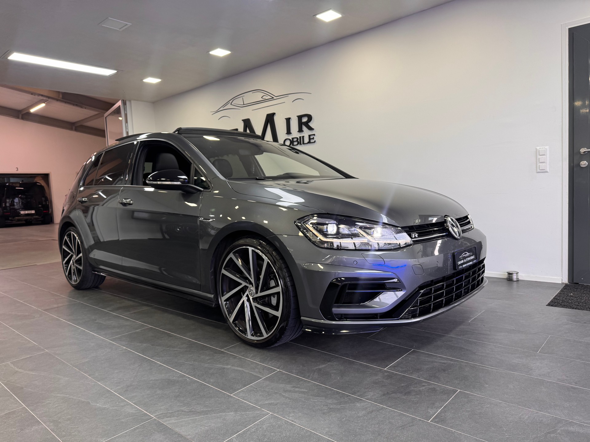 VW Golf 2.0 TSI R 4Motion DSG *Panorama / R-Performance Paket / Leder Vienna / LED / Virtual Cockpit*-image-2