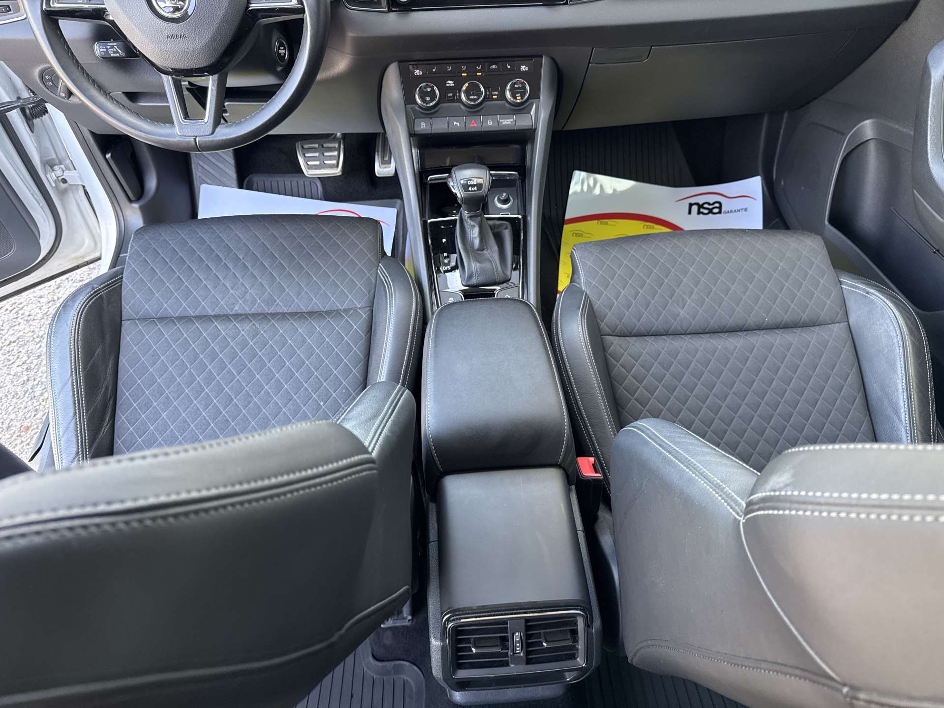 SKODA Karoq 2.0 TDi CR Ambition 4x4 DSG-Automat-image-13