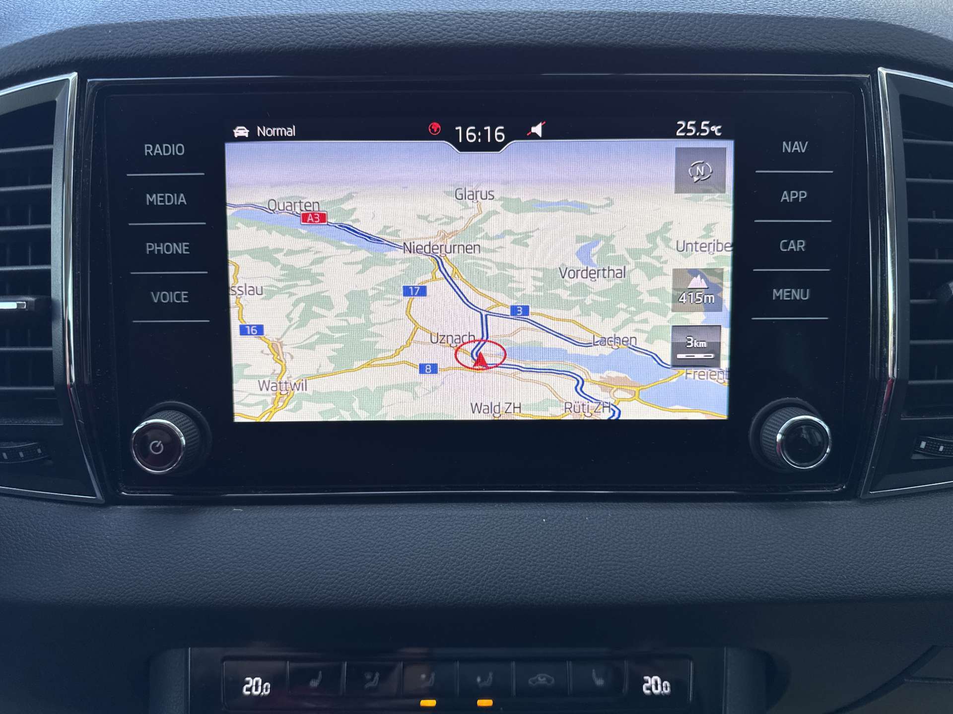 SKODA Karoq 2.0 TDi CR Ambition 4x4 DSG-Automat-image-1
