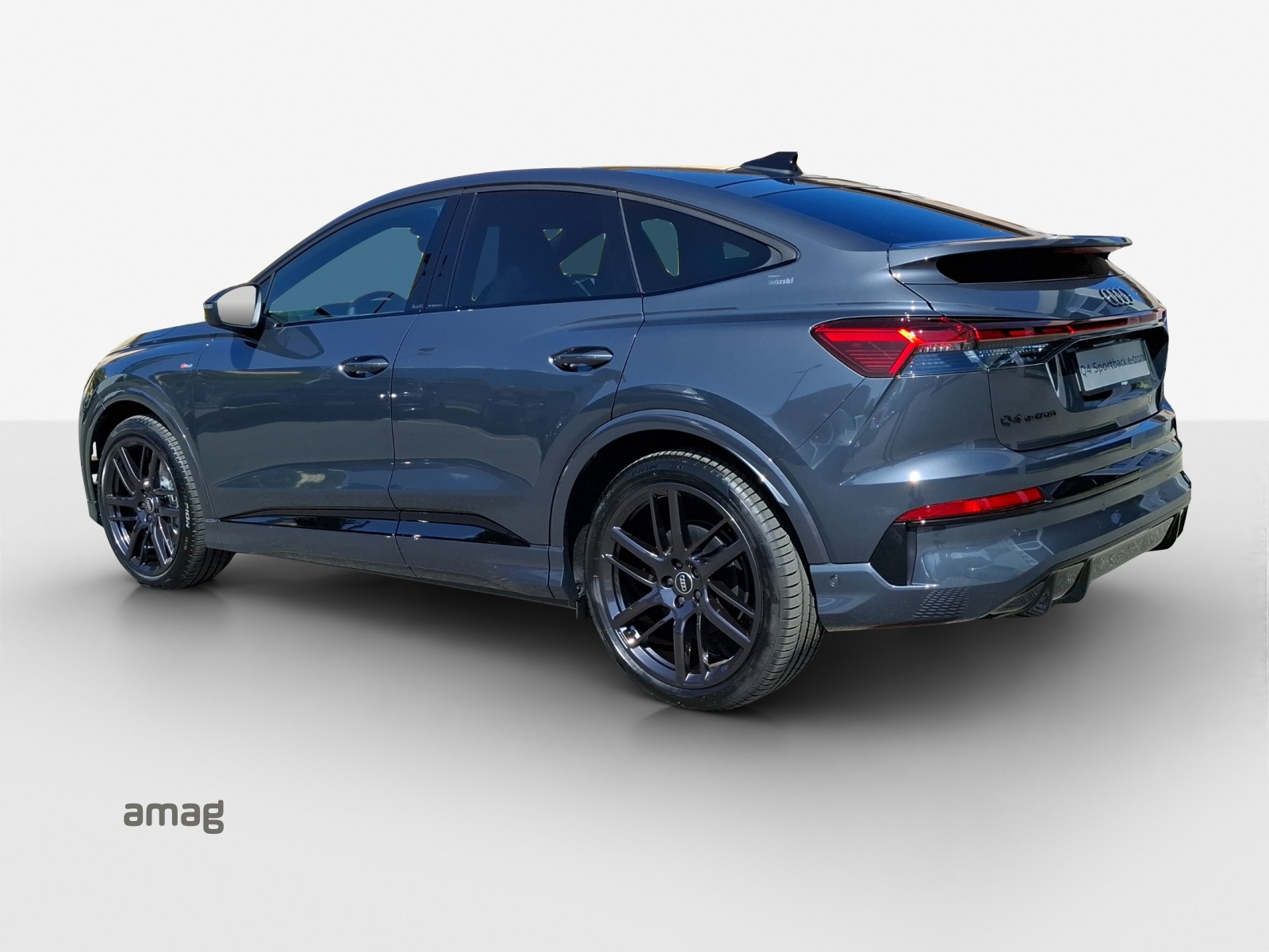 AUDI Q4 Sportback e-tron quattro performance Swiss Ski-showroom-element-2
