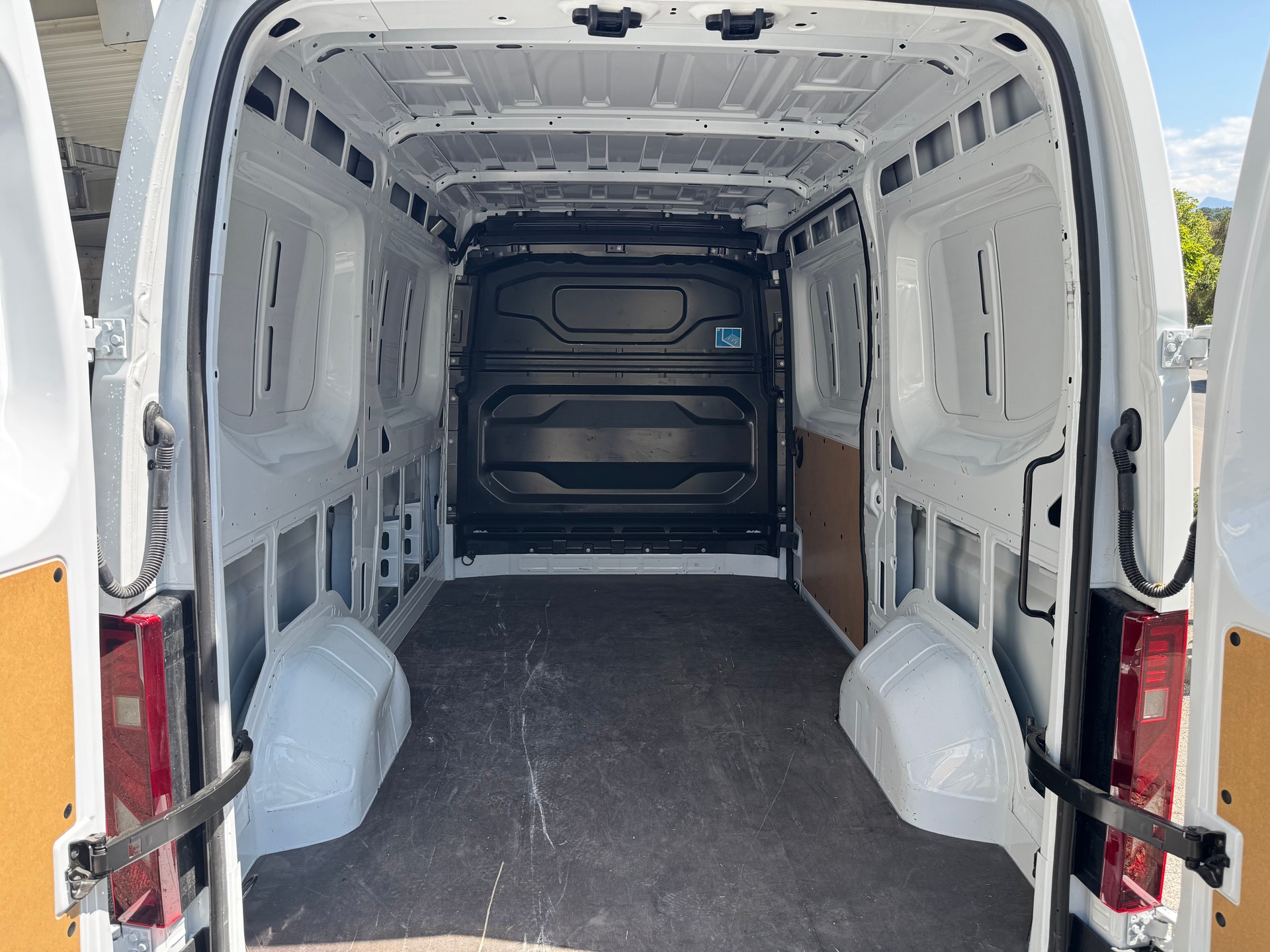 RENAULT Master T35 2.0 Blue dCi 150 L2H2 Advance-image-11