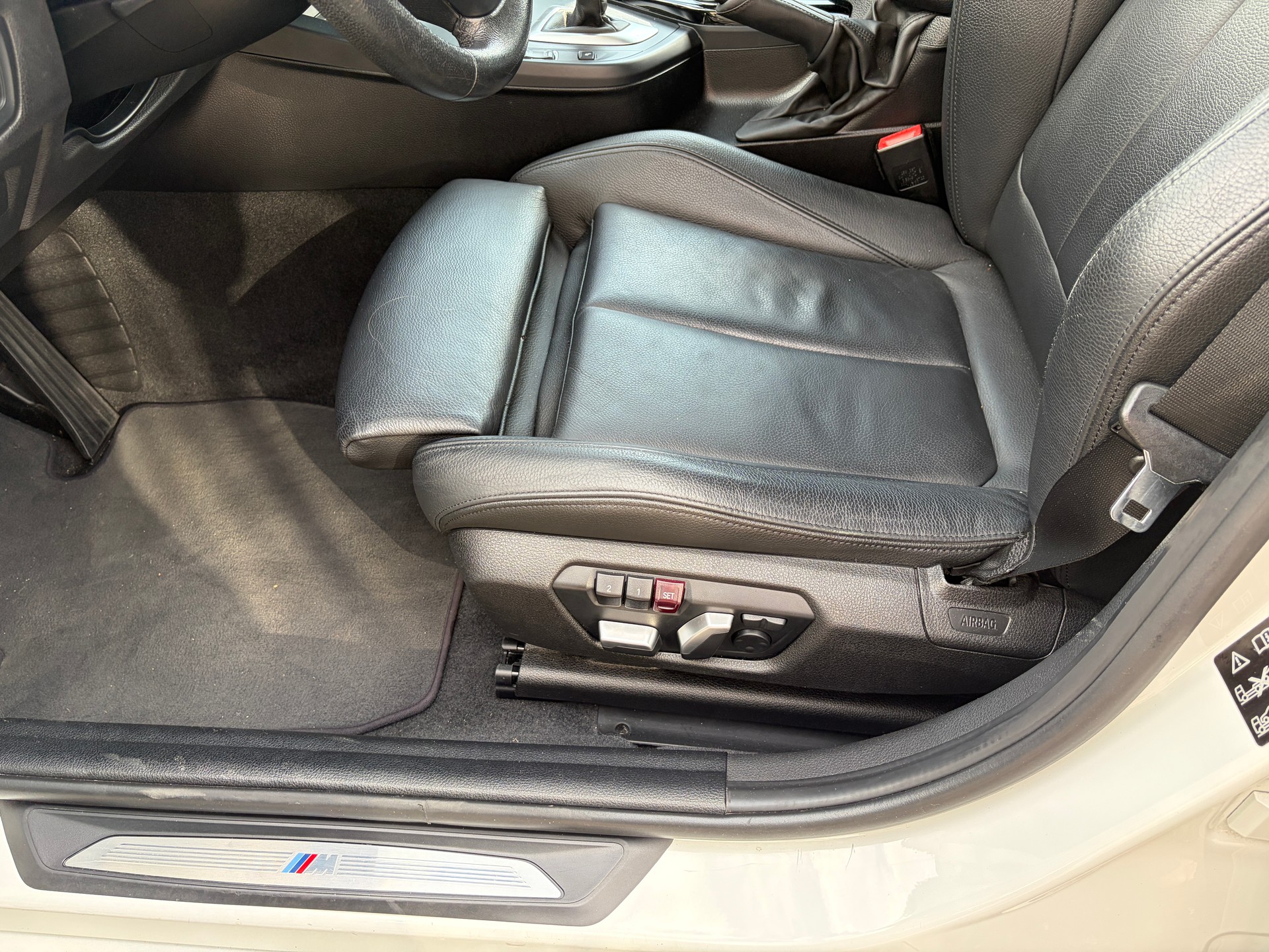 BMW 120d xDrive-image-3