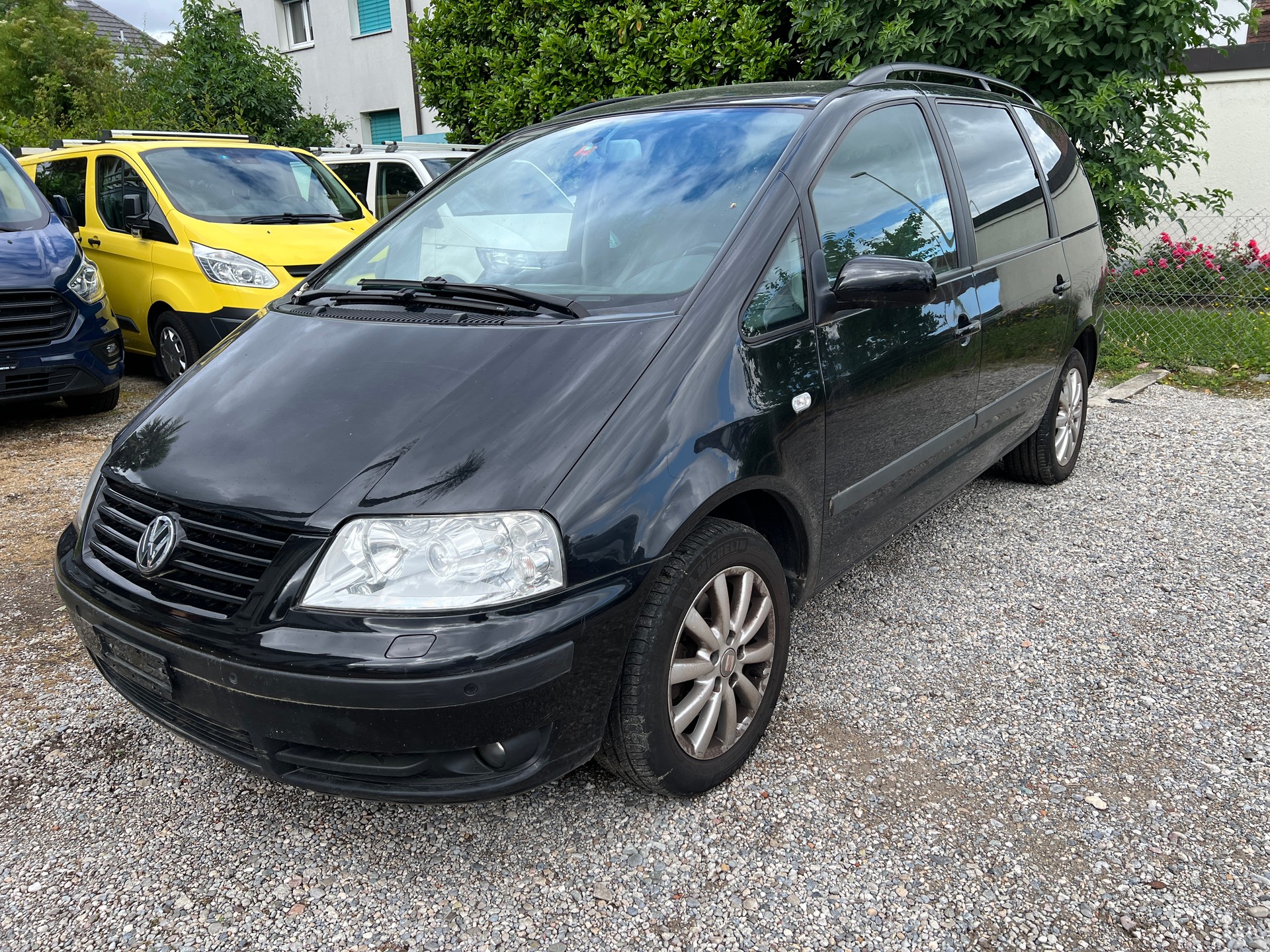 VW Sharan 1.9 TDI Highline-image-2
