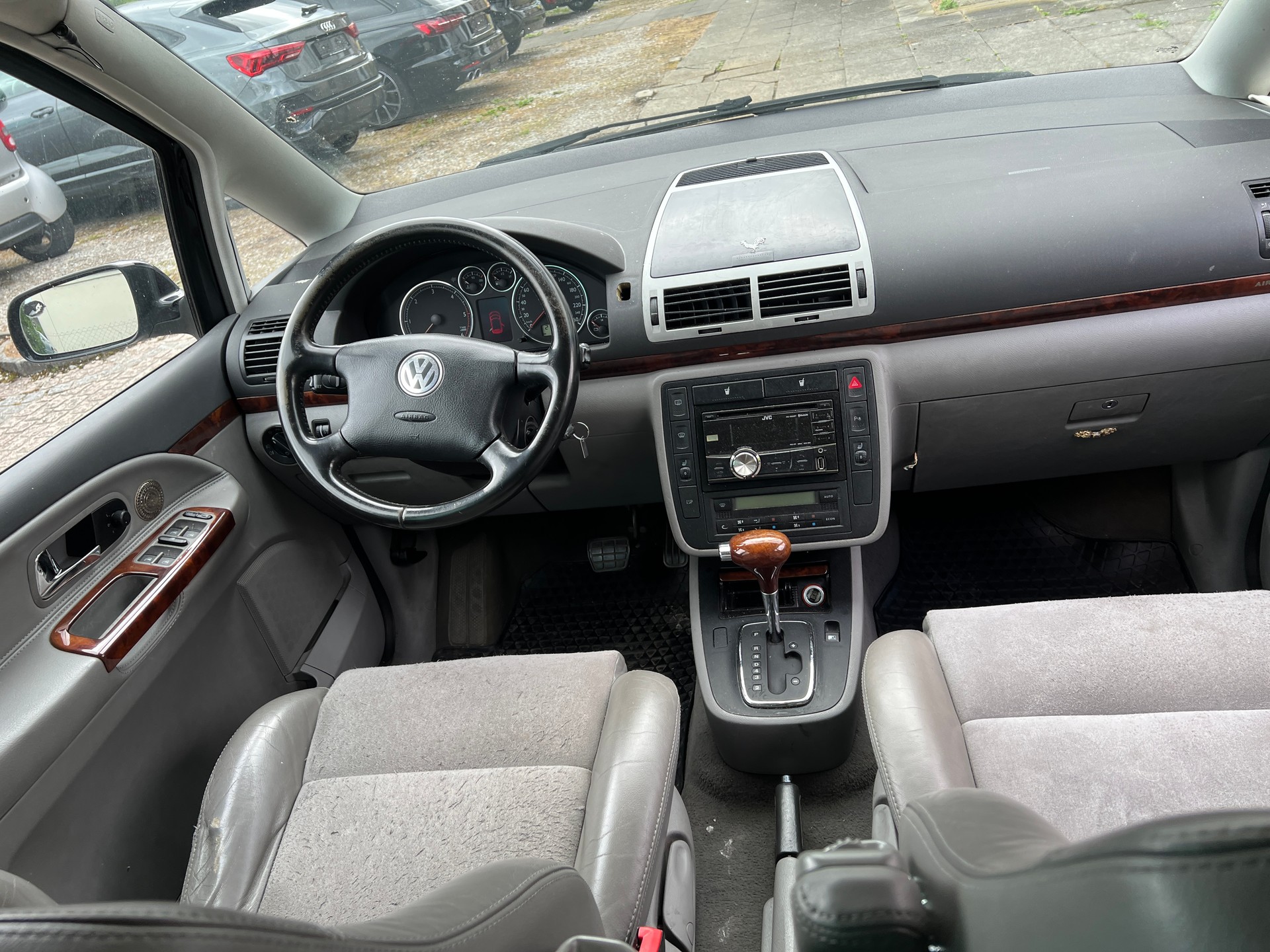 VW Sharan 1.9 TDI Highline-image-8