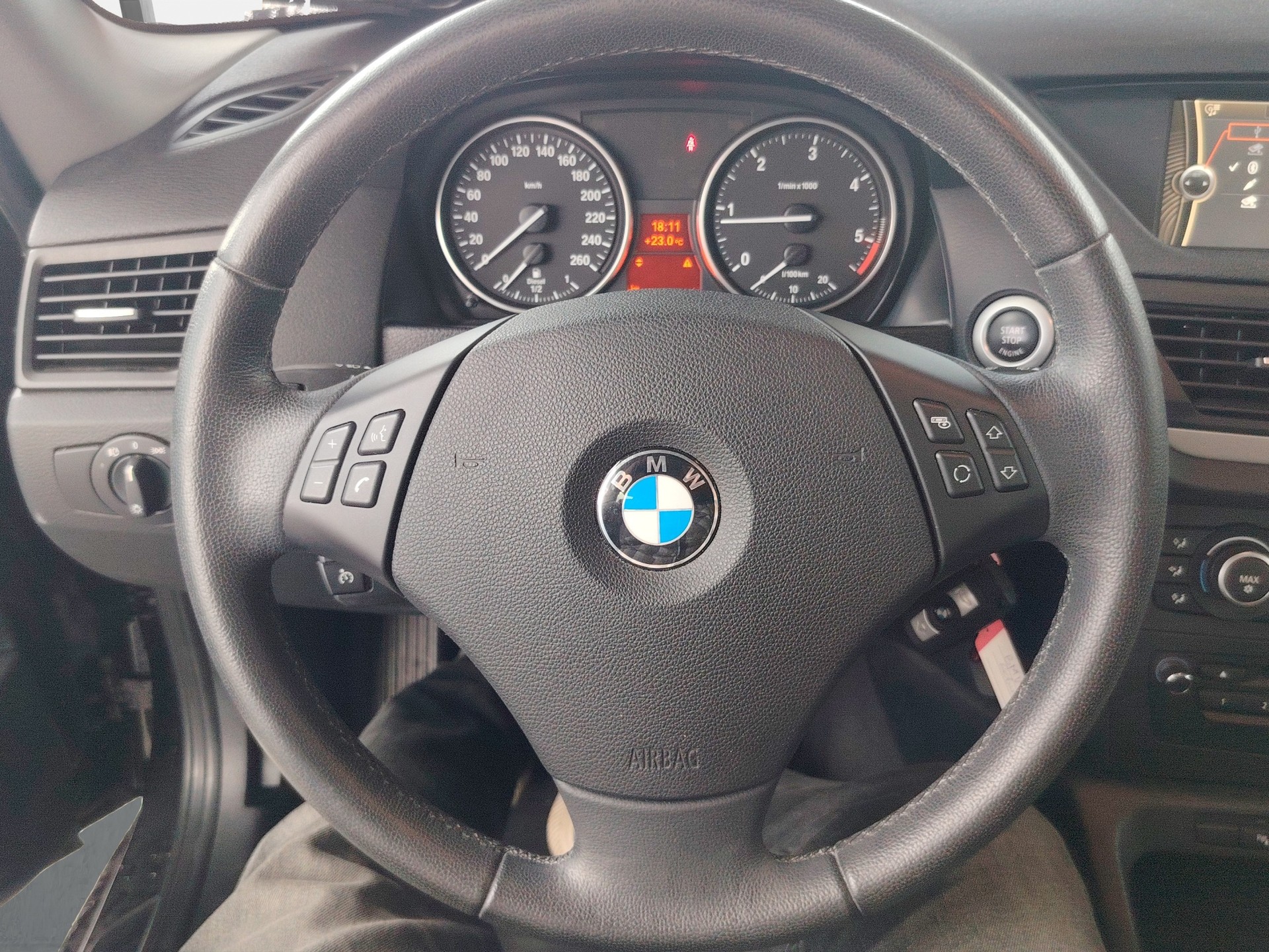 BMW X1 xDrive 20d-image-8