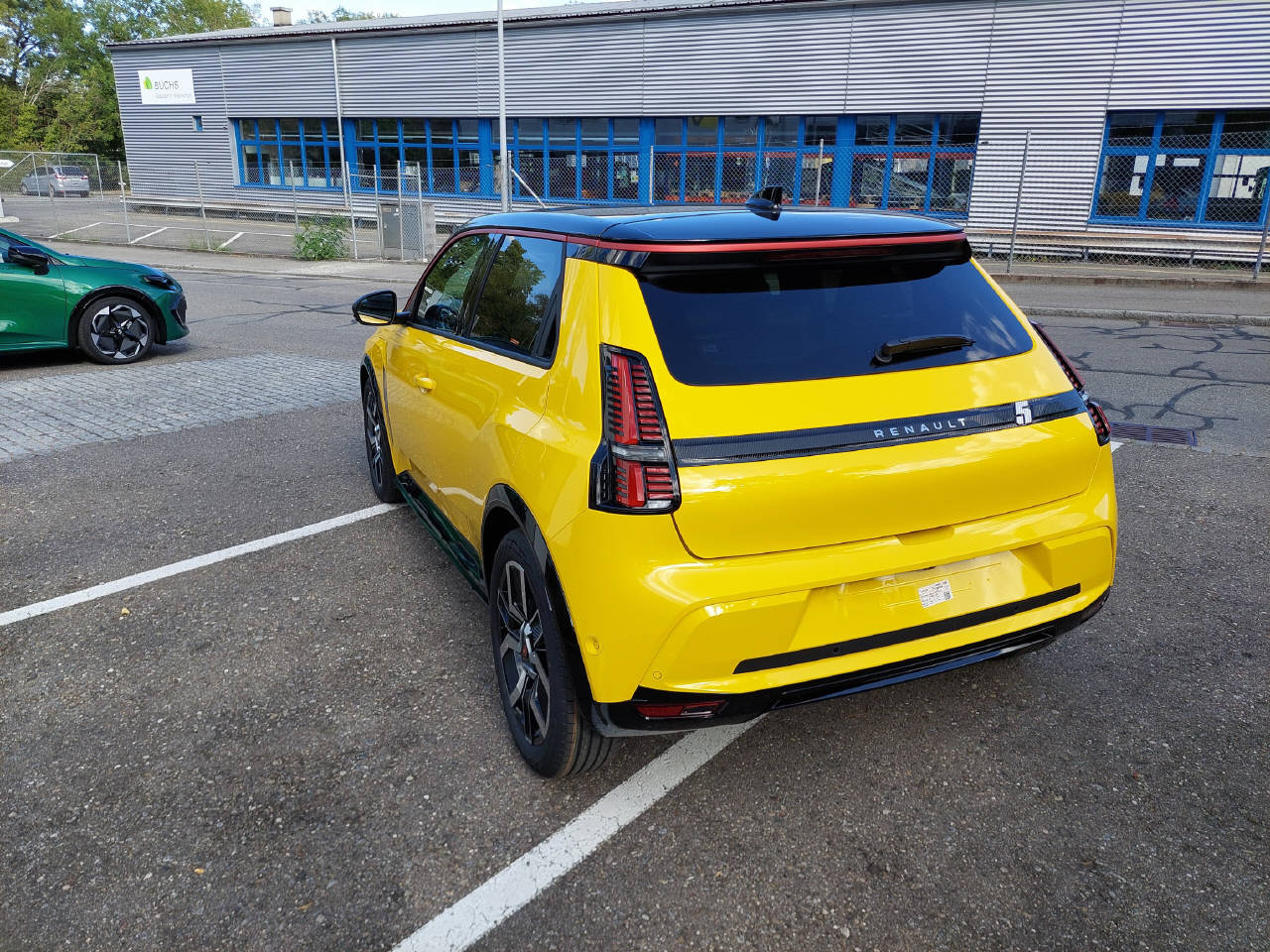 RENAULT R5 E-Tech Comfort Range iconic five-image-3