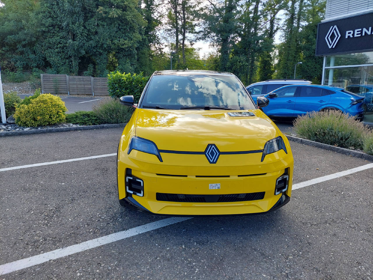 RENAULT R5 E-Tech Comfort Range iconic five-image-1