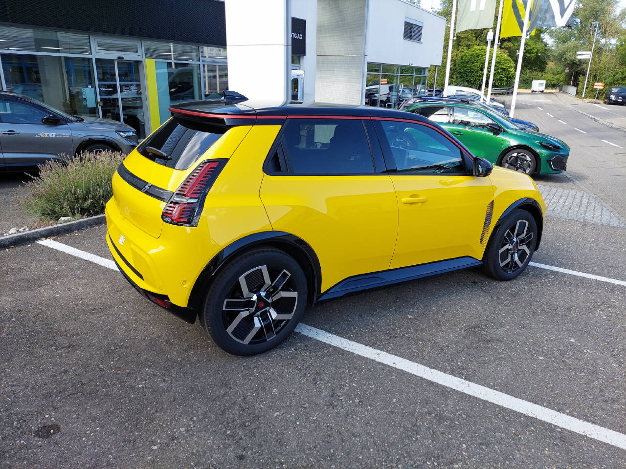 RENAULT R5 E-Tech Comfort Range iconic five-image-2