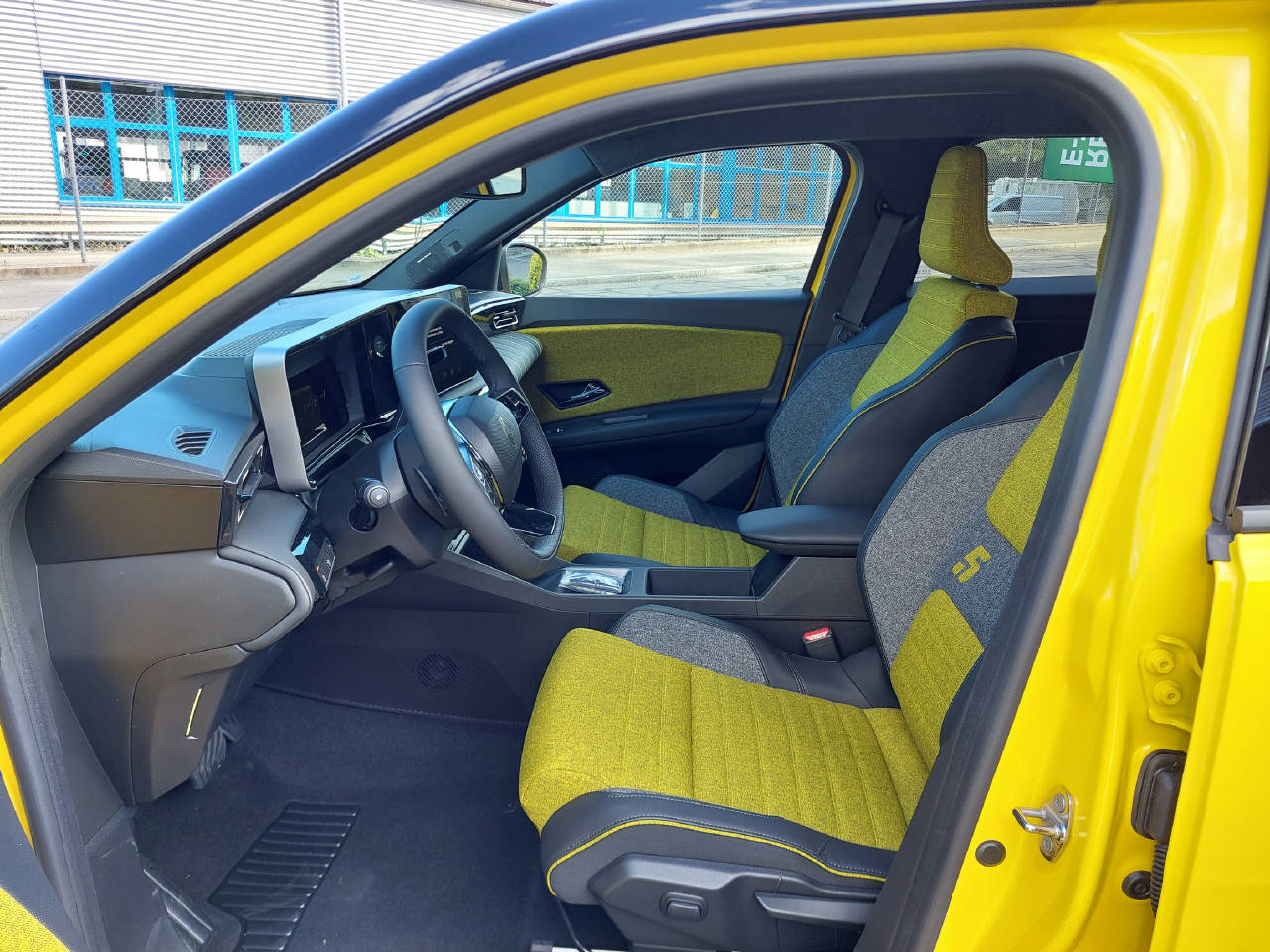 RENAULT R5 E-Tech Comfort Range iconic five-image-5