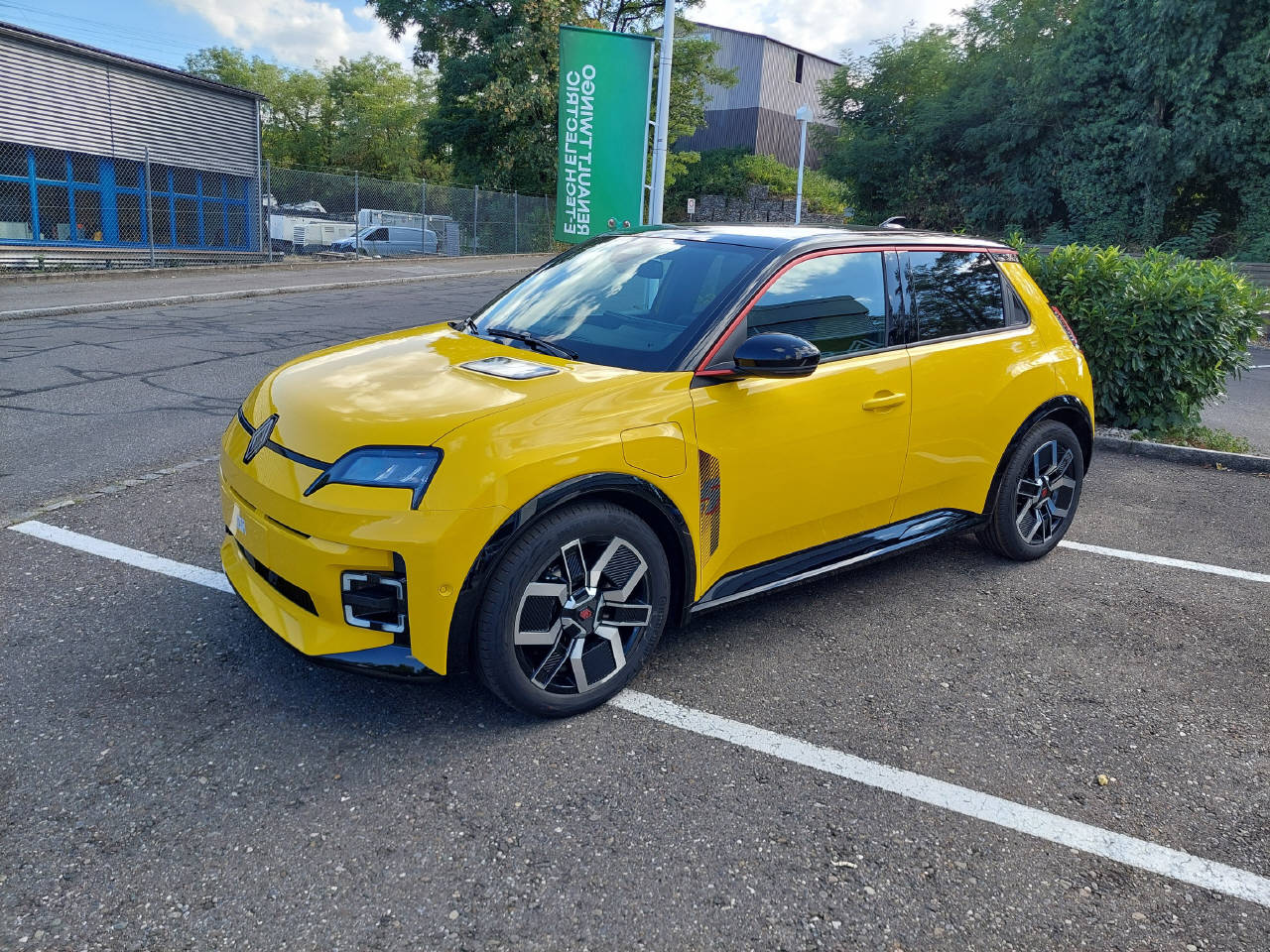 RENAULT R5 E-Tech Comfort Range iconic five-image-4