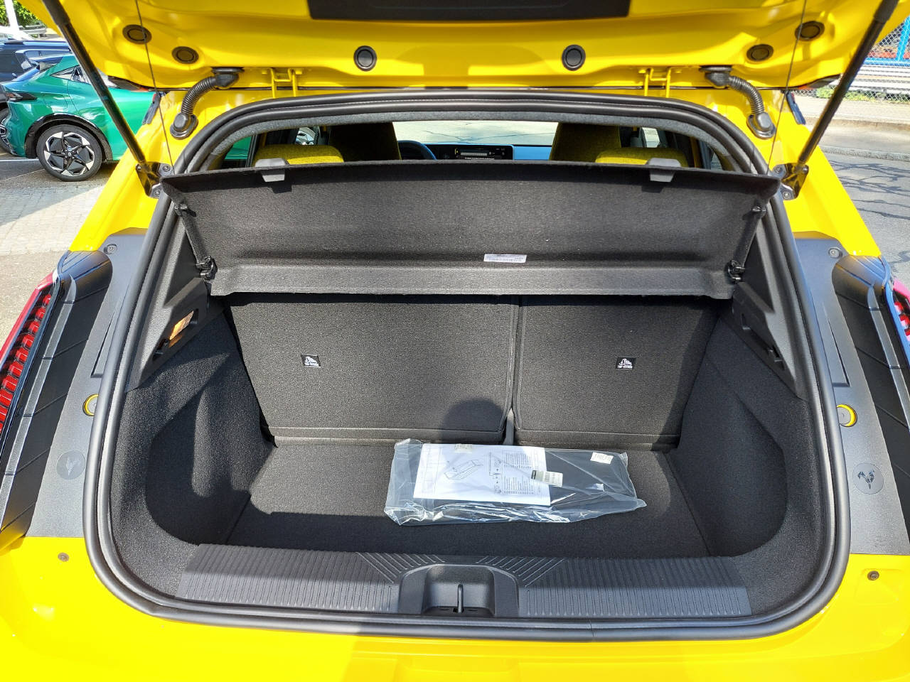 RENAULT R5 E-Tech Comfort Range iconic five-image-7