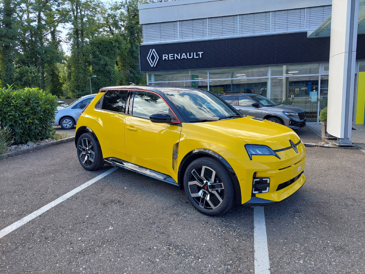 RENAULT R5 E-Tech Comfort Range iconic five-image-0