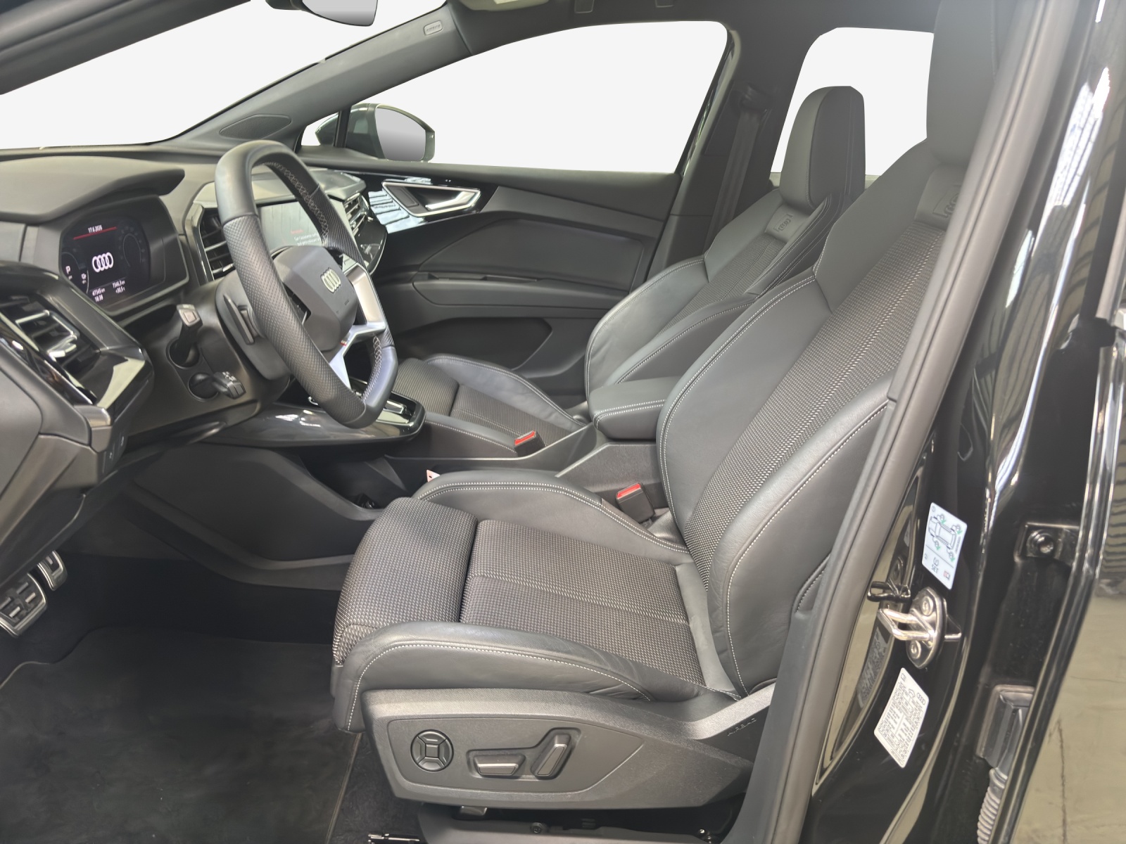 AUDI Q4 e-tron 40-image-8